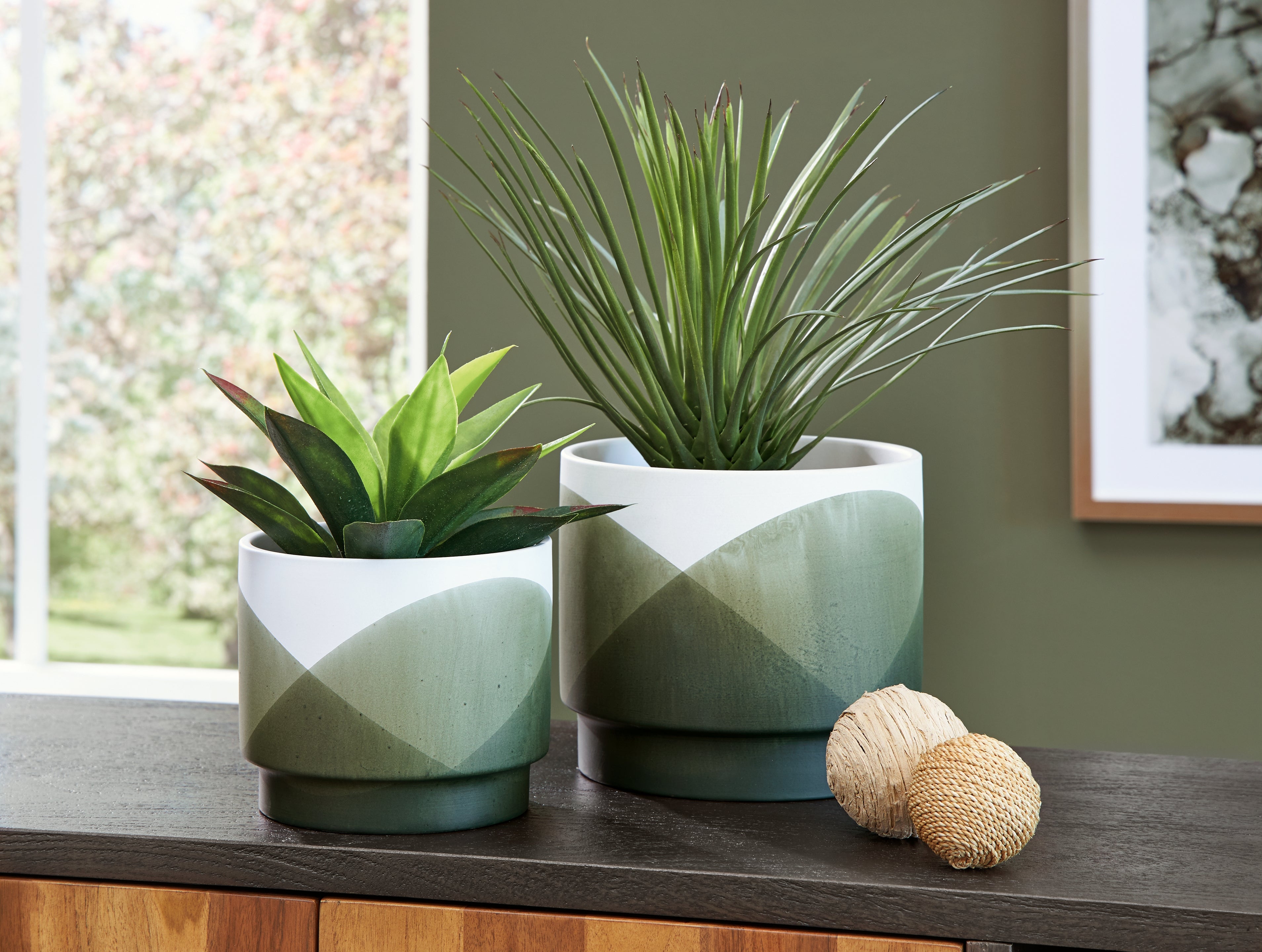 Leasing Furniture - Ashley Furniture - Ardenridge Planter (Set of 2) - Planter Set (Set of 2) / Green/White - A2000579
