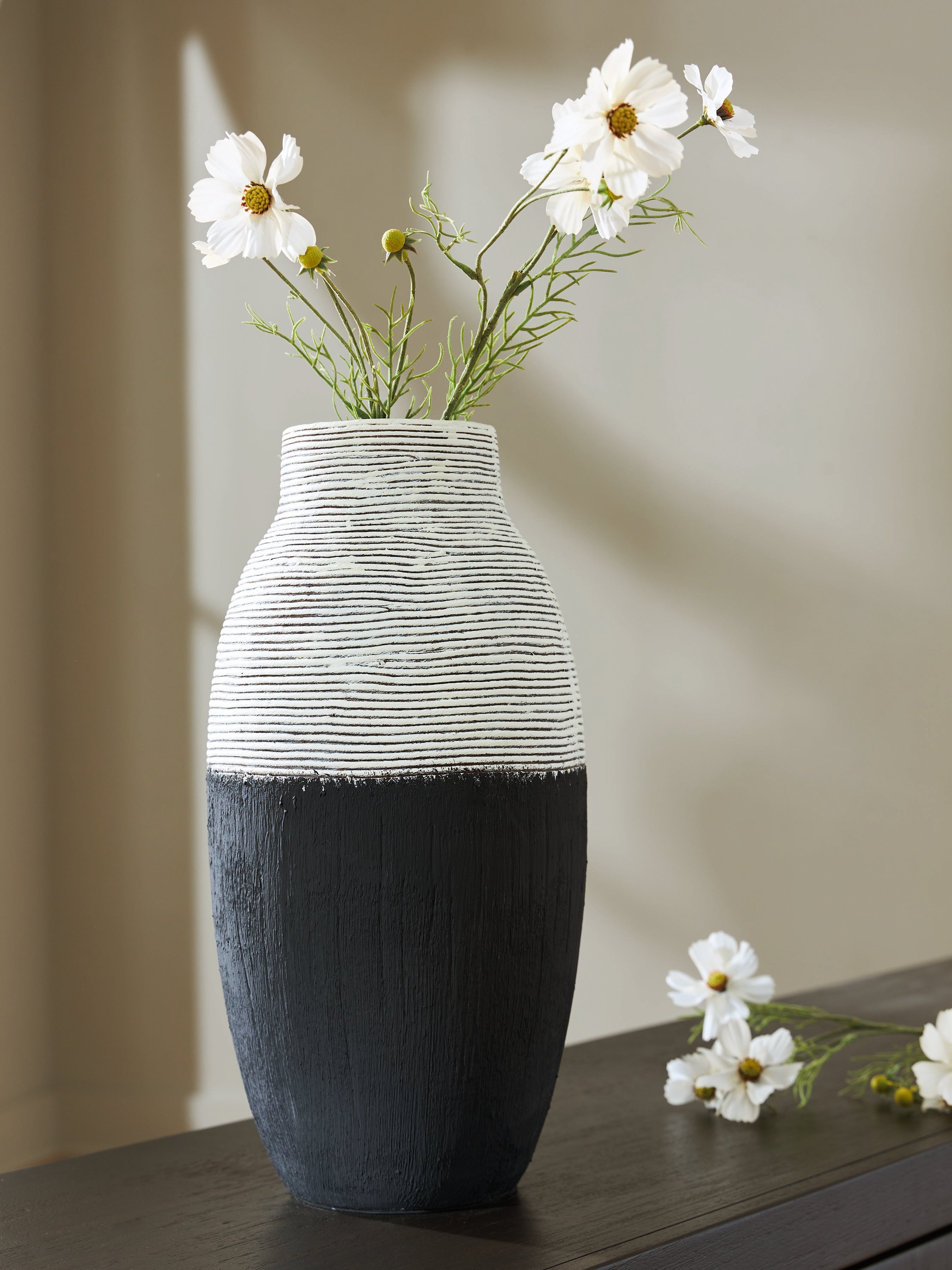 Leasing Furniture - Ashley Furniture - Girtha Vase - Vase / Antique White/Black - A2000877