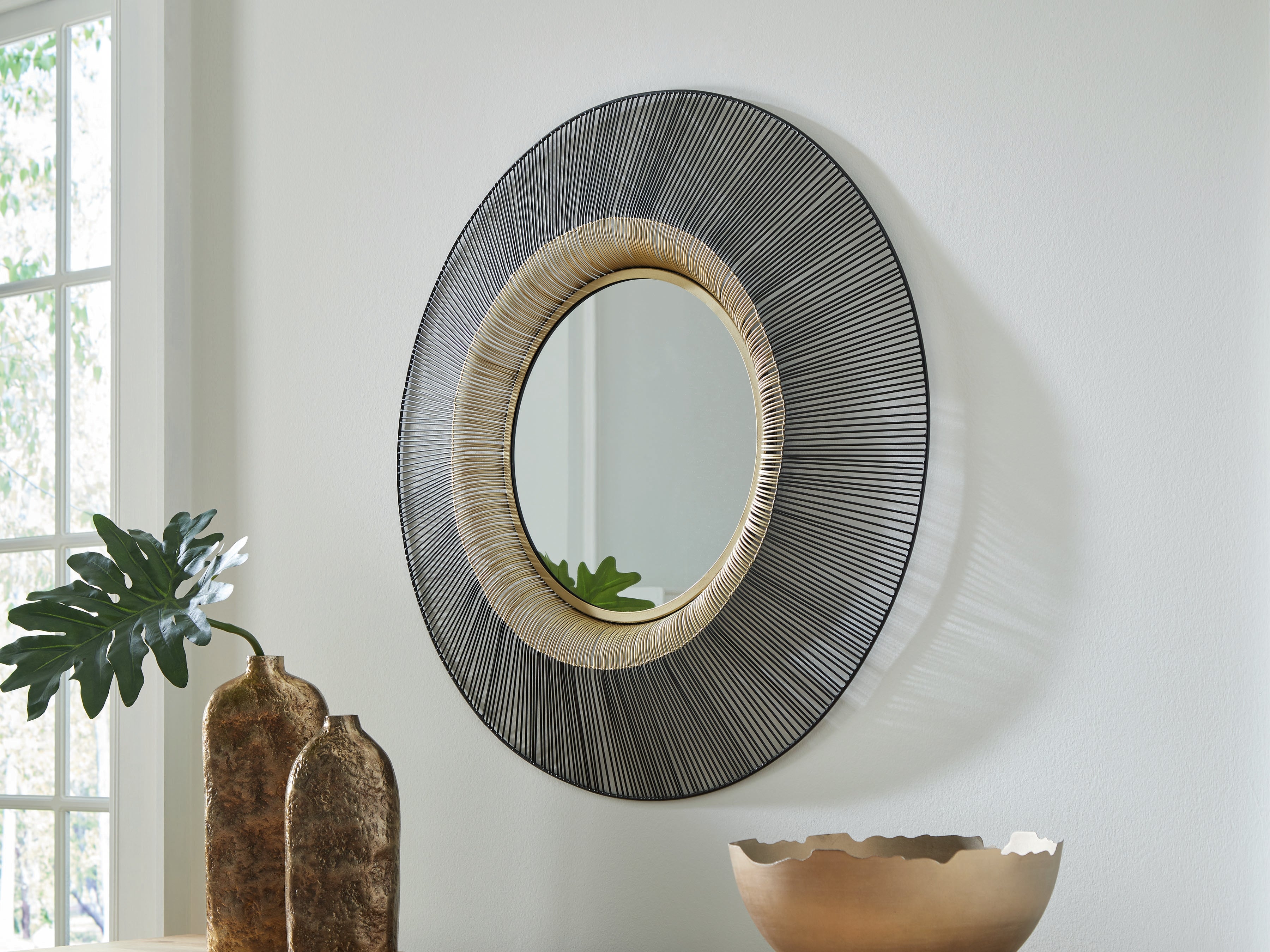 Leasing Furniture - Ashley Furniture - Dallmen Mirror - Accent Mirror / Black/Gold Finish - A8010407