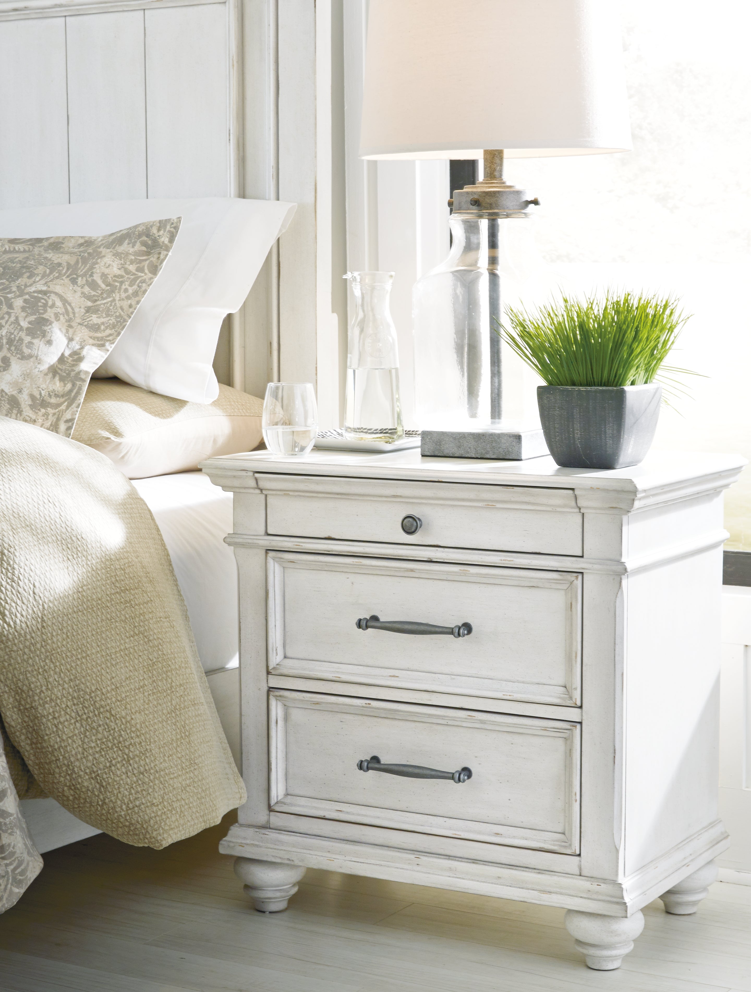Leasing Furniture - Ashley Furniture - Kanwyn Bedroom - Three Drawer Night Stand / Whitewash - B777-93