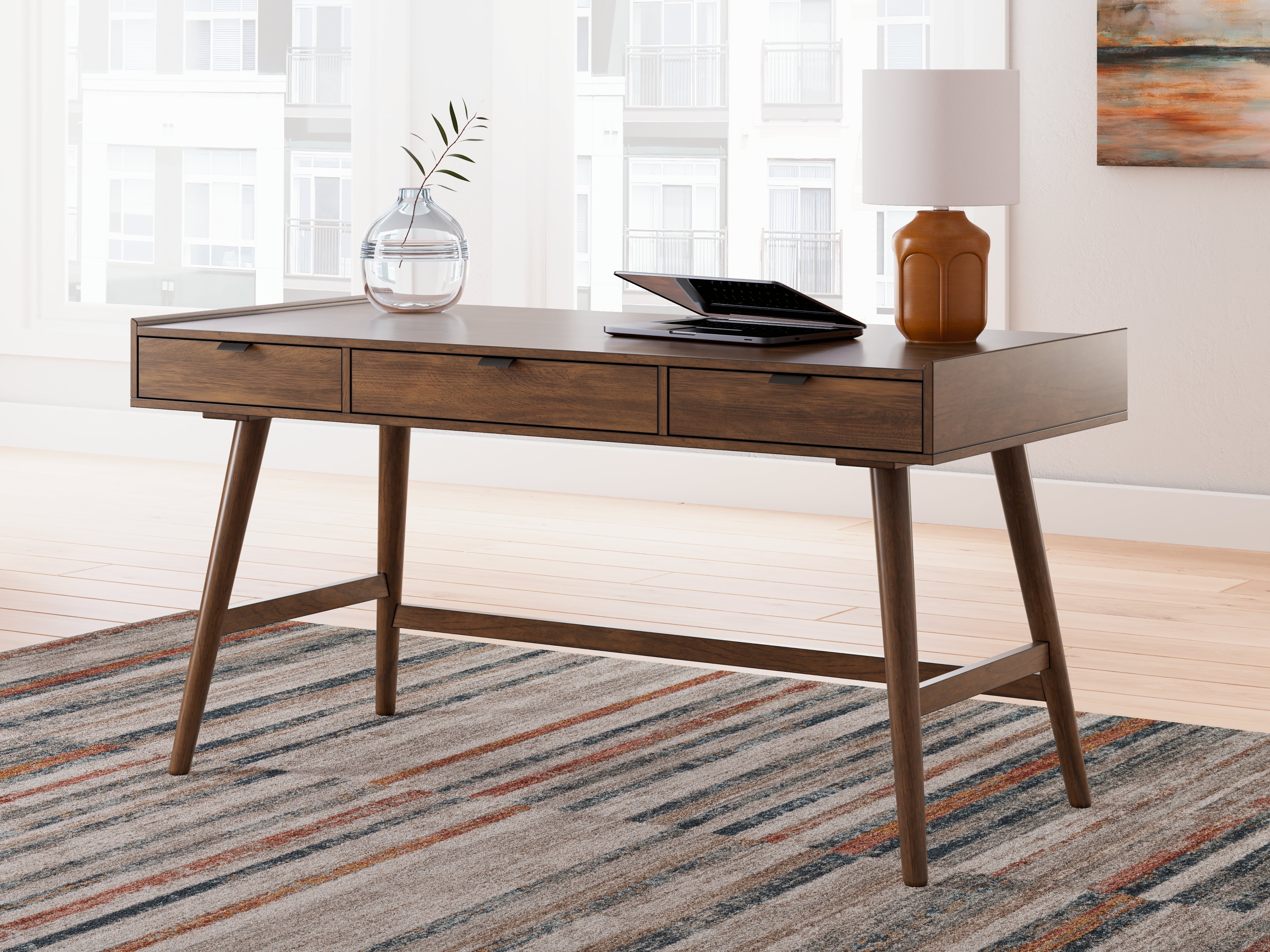 Leasing Furniture - Ashley Furniture - Lyncott Office Desk - Home Office Desk / Brown - H615-44