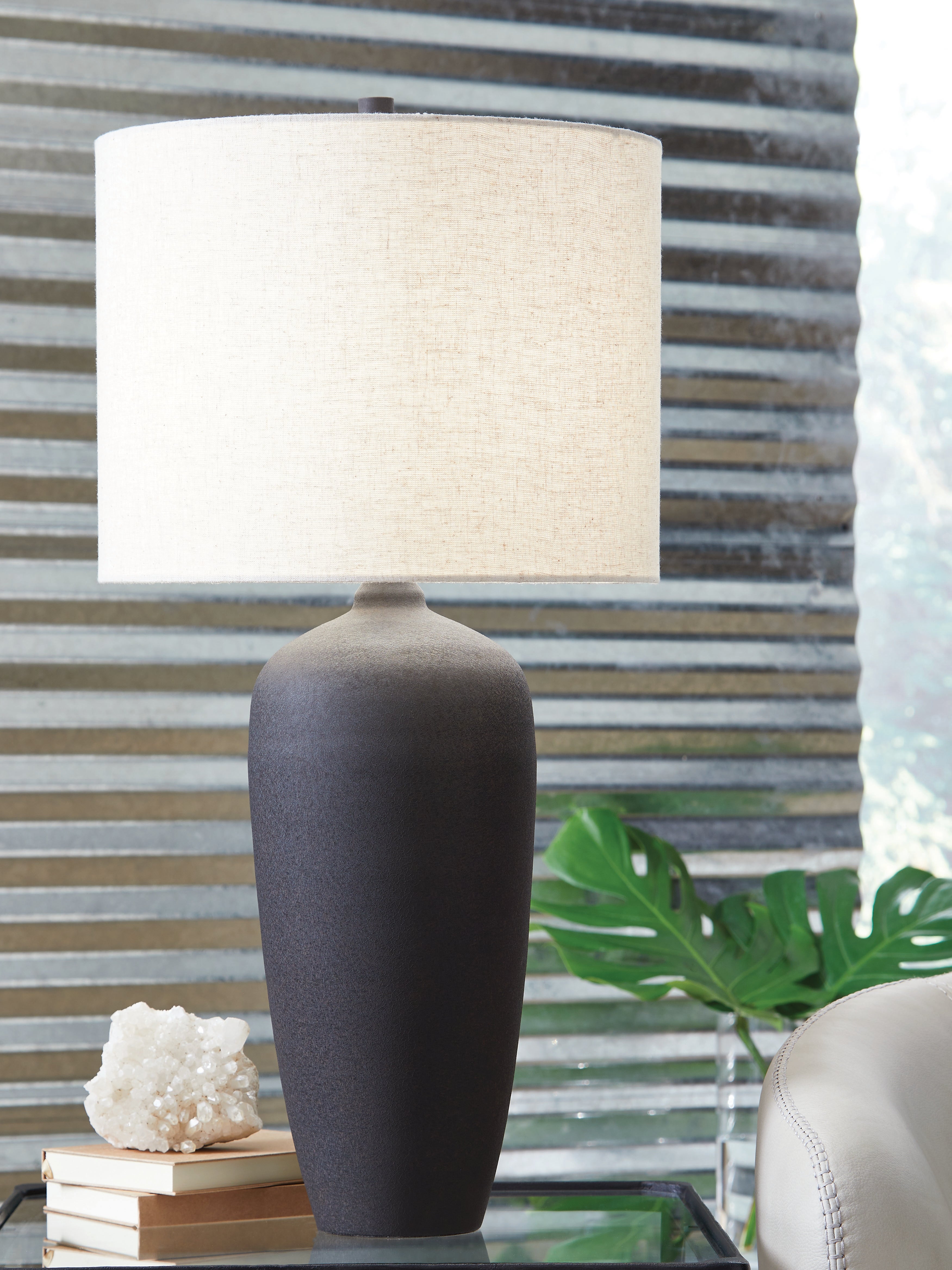 Leasing Furniture - Ashley Furniture - Ryenburg Lighting - Metal Table Lamp (1/CN) / Black - L207584