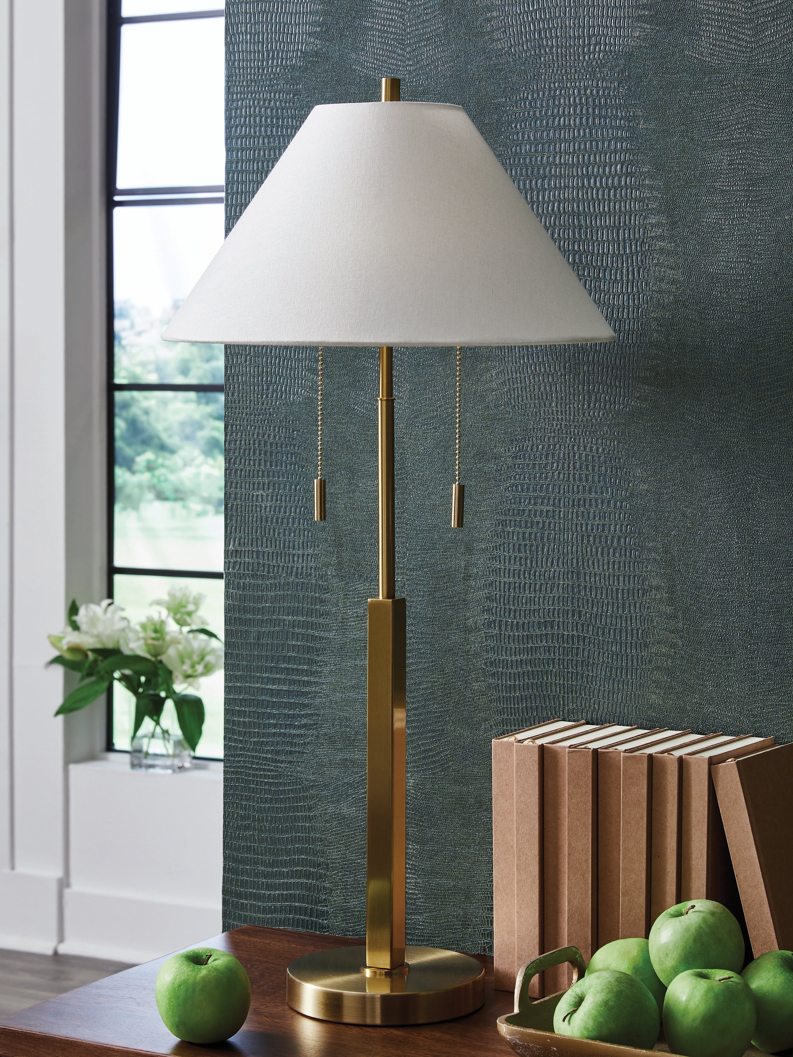Leasing Furniture - Ashley Furniture - Haigwood Lighting - Metal Floor Lamp (1/CN) / Gold Finish - L208471