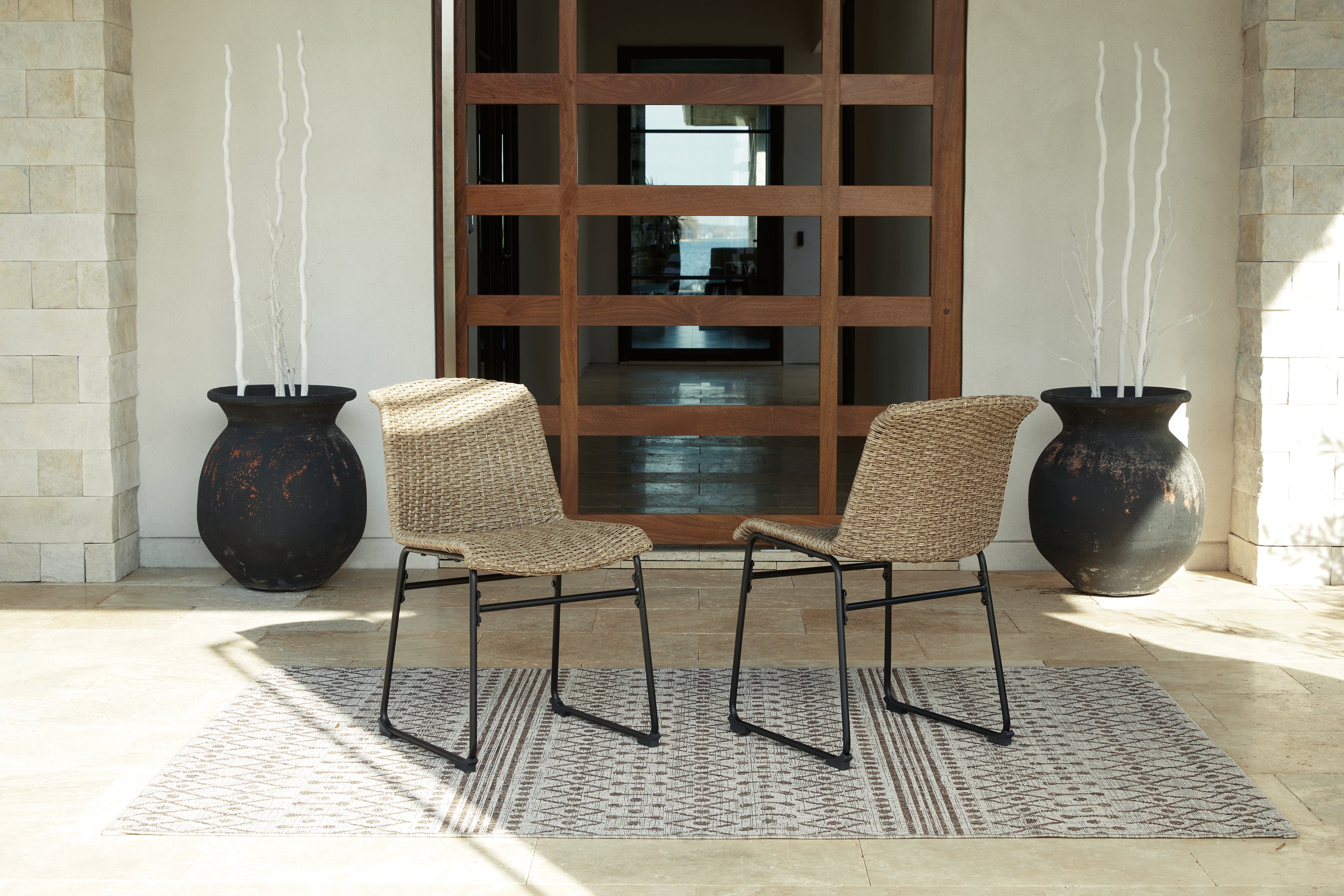 Leasing Furniture - Ashley Furniture - Amaris Outdoor - Round Dining Table / Brown/Black - P369-615