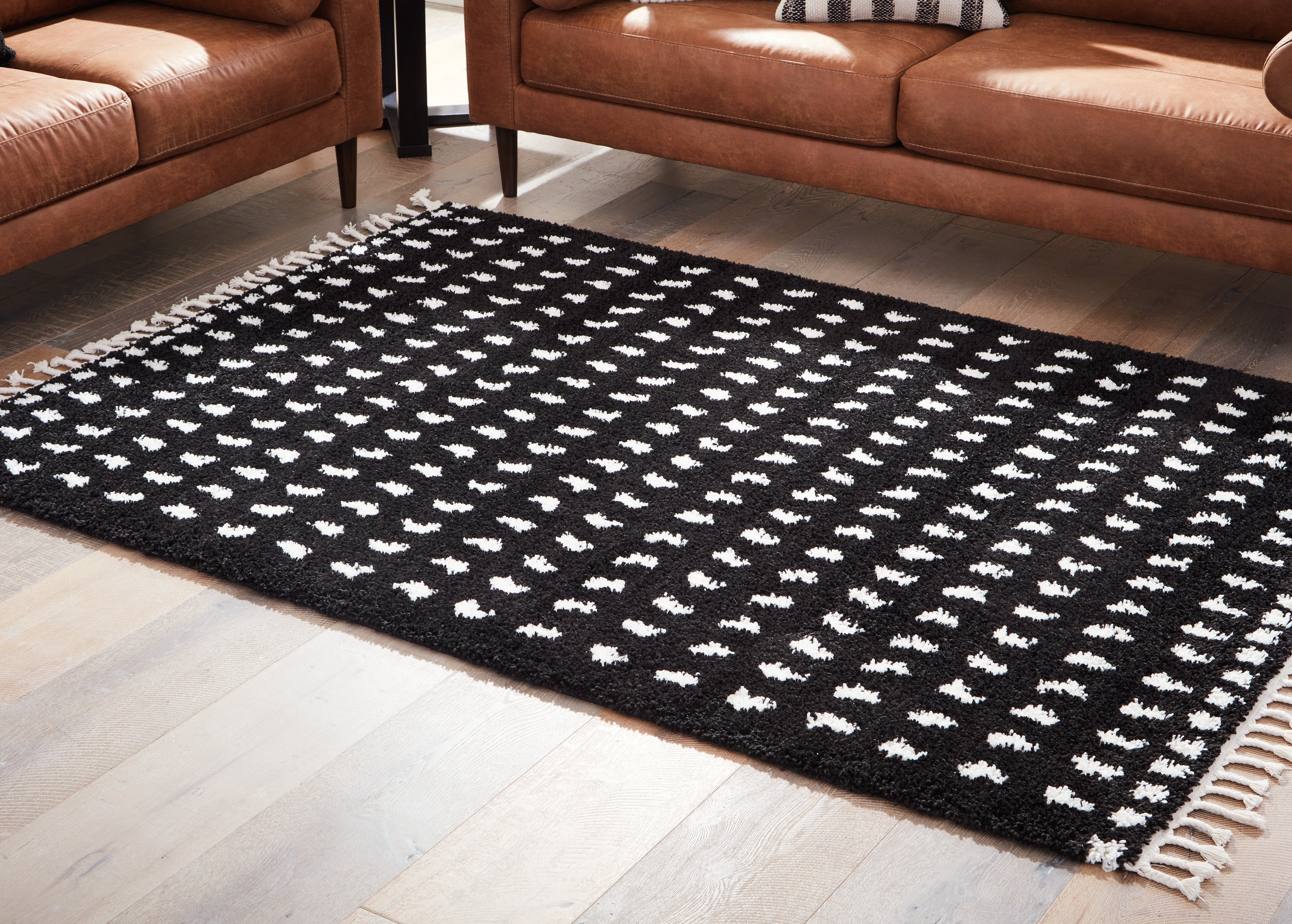 Leasing Furniture - Ashley Furniture - Minston Rug - 8' x 10' Rug / Black/White - R405951