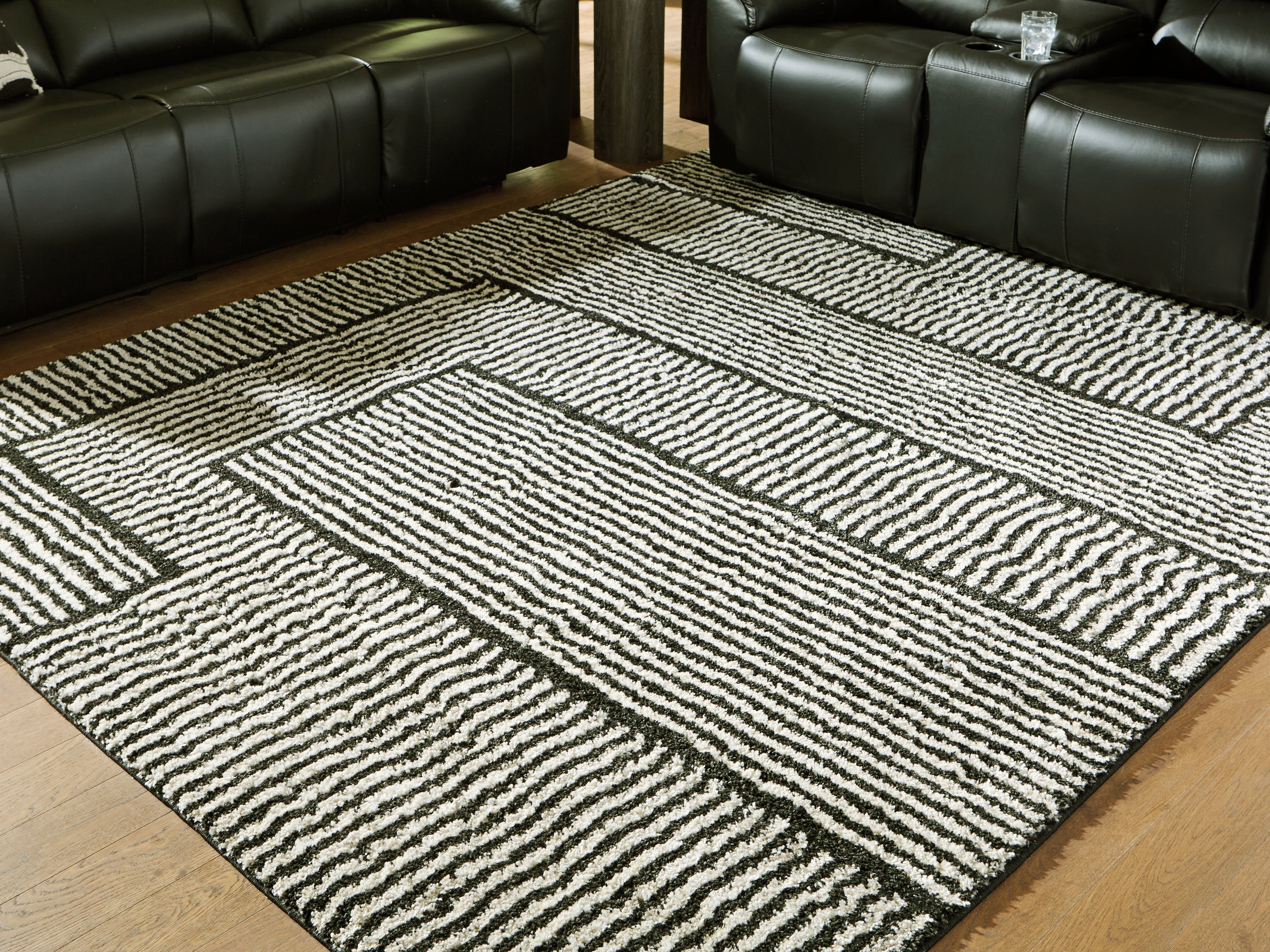 Leasing Furniture - Ashley Furniture - Kurtmen Rug - 7'10" x 9'10" Area Rug / Black/Ivory - R407591