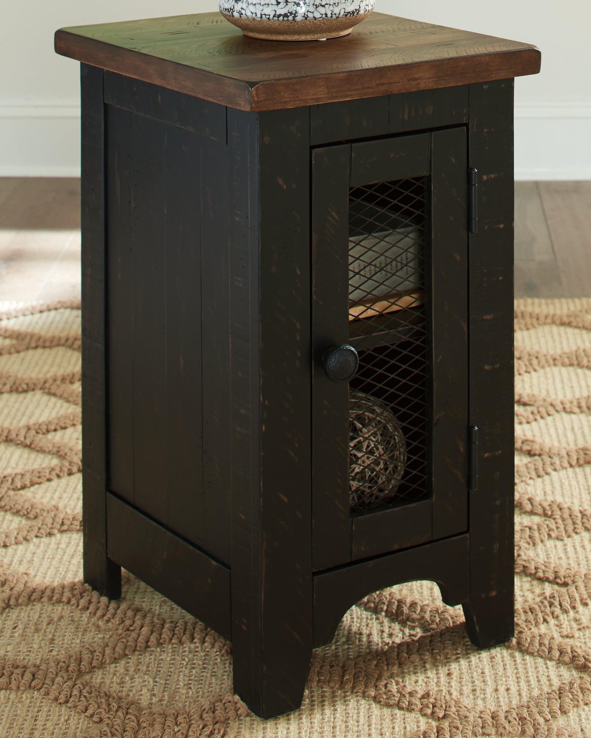 Leasing Furniture - Ashley Furniture - Valebeck Chairside End Table - Chair Side End Table / Black/Brown - T468-7
