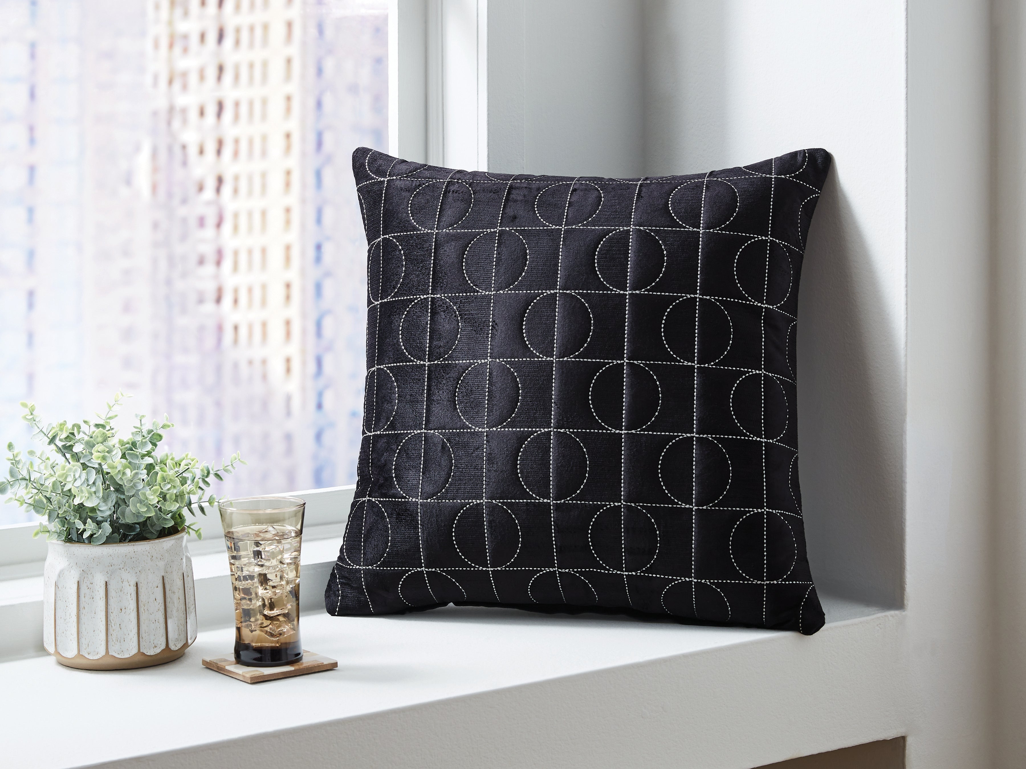 Leasing Furniture - Ashley Furniture - Kydner Pillows - Pillow (4/CS) / Black/Silver - A1001108
