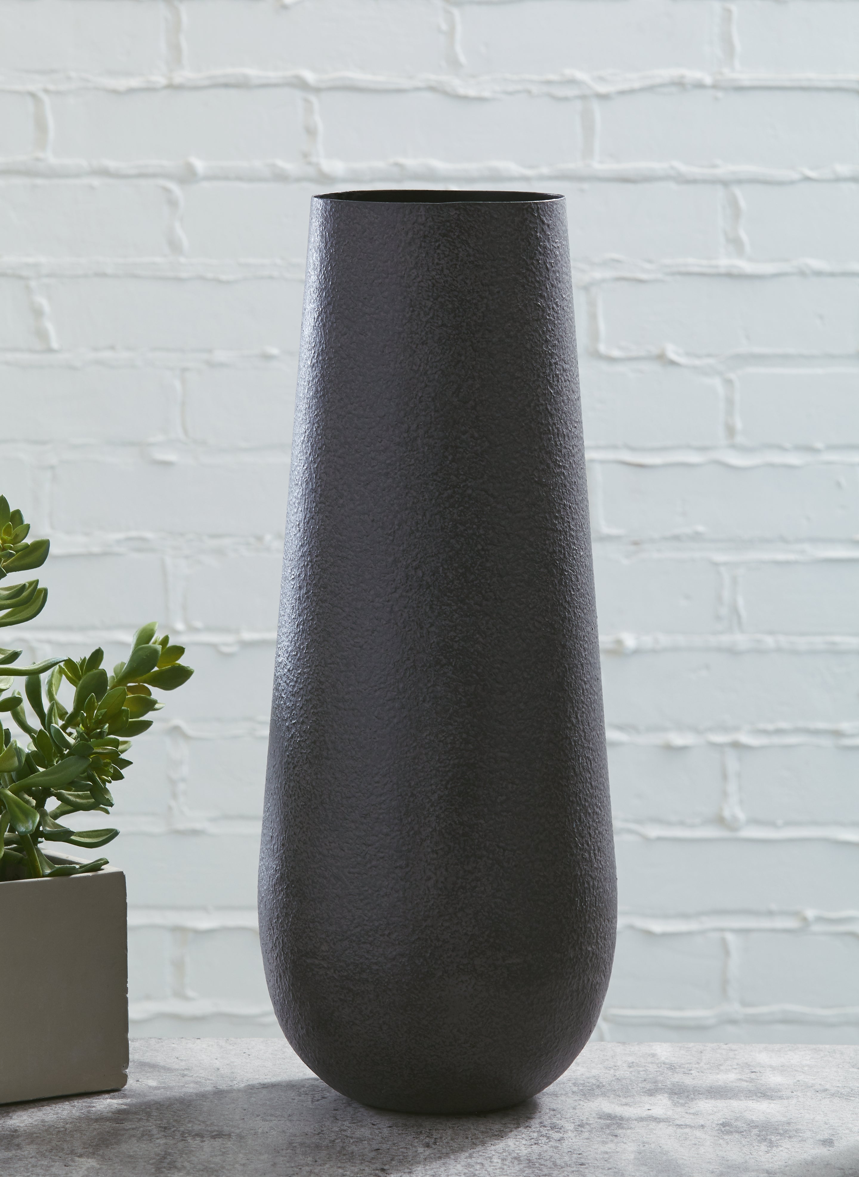 Leasing Furniture - Ashley Furniture - Fynn Vase - Vase / Antique Brown - A2000516