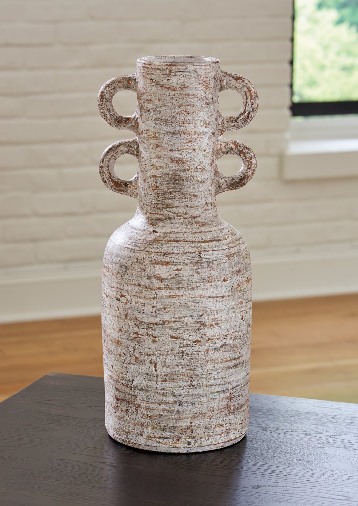 Leasing Furniture - Ashley Furniture - Wellbridge Vase - Vase / Distressed White - A2000609