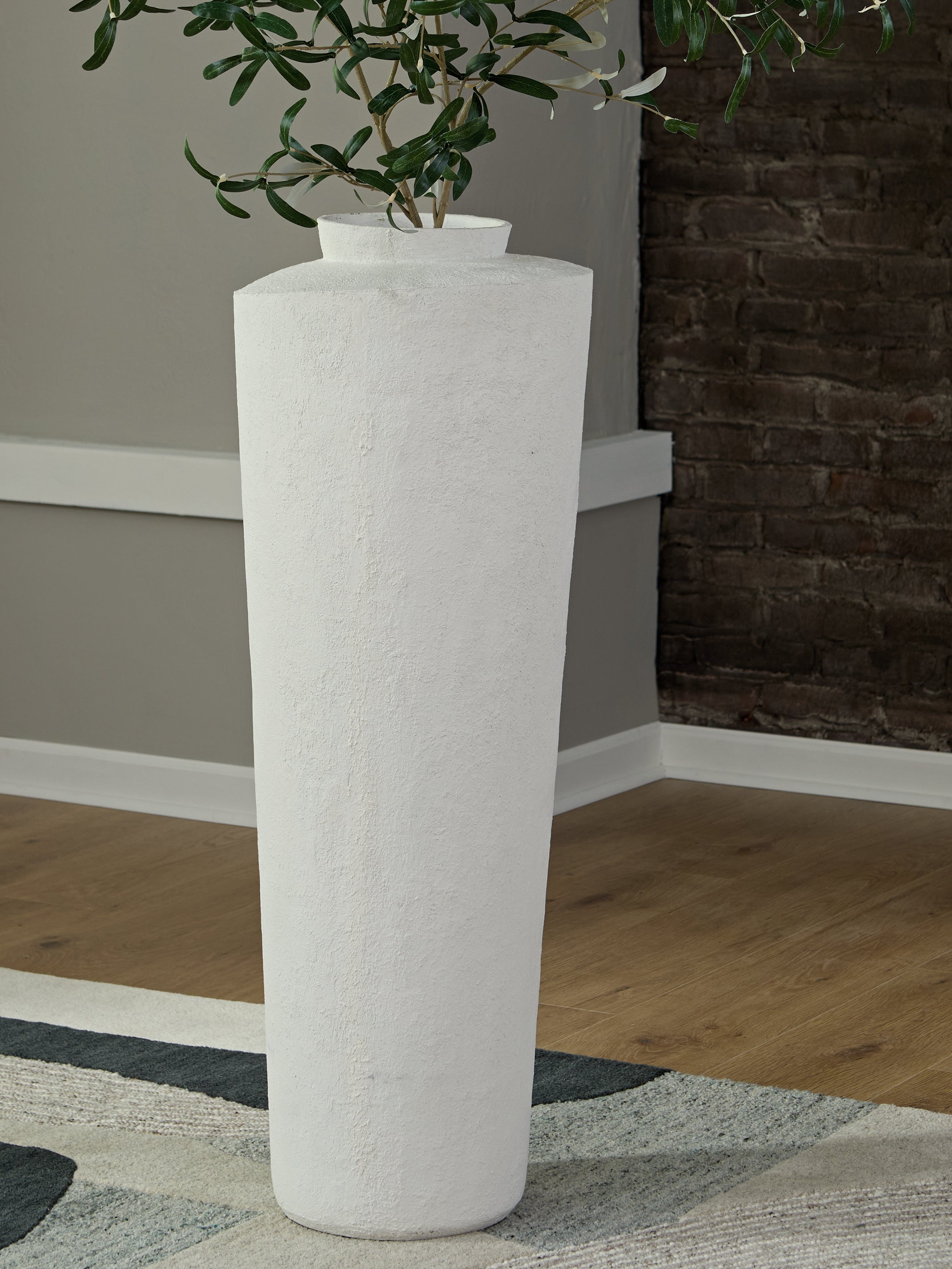 Leasing Furniture - Ashley Furniture - Flurinworth Vase - Vase / Cream - A2000769