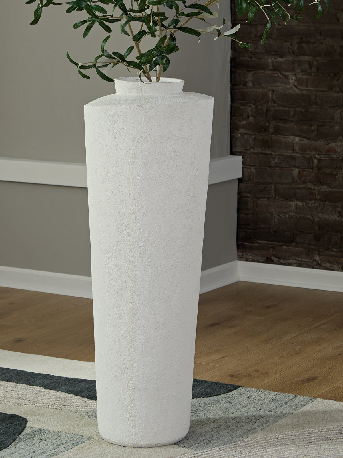 Leasing Furniture - Ashley Furniture - Flurinworth Vase - Vase / Cream - A2000769