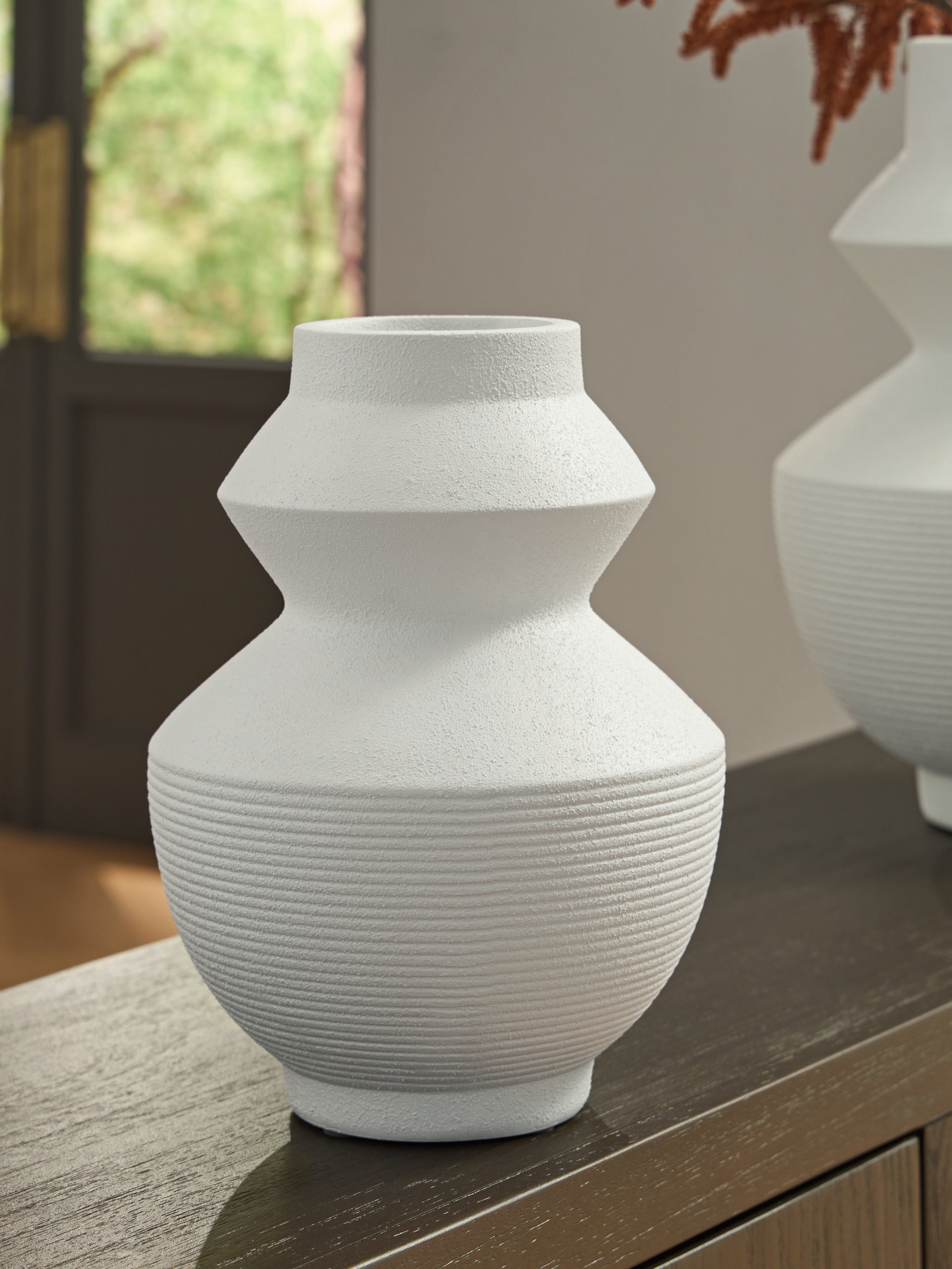 Leasing Furniture - Ashley Furniture - Naveen Vase - Vase / White - A2000870