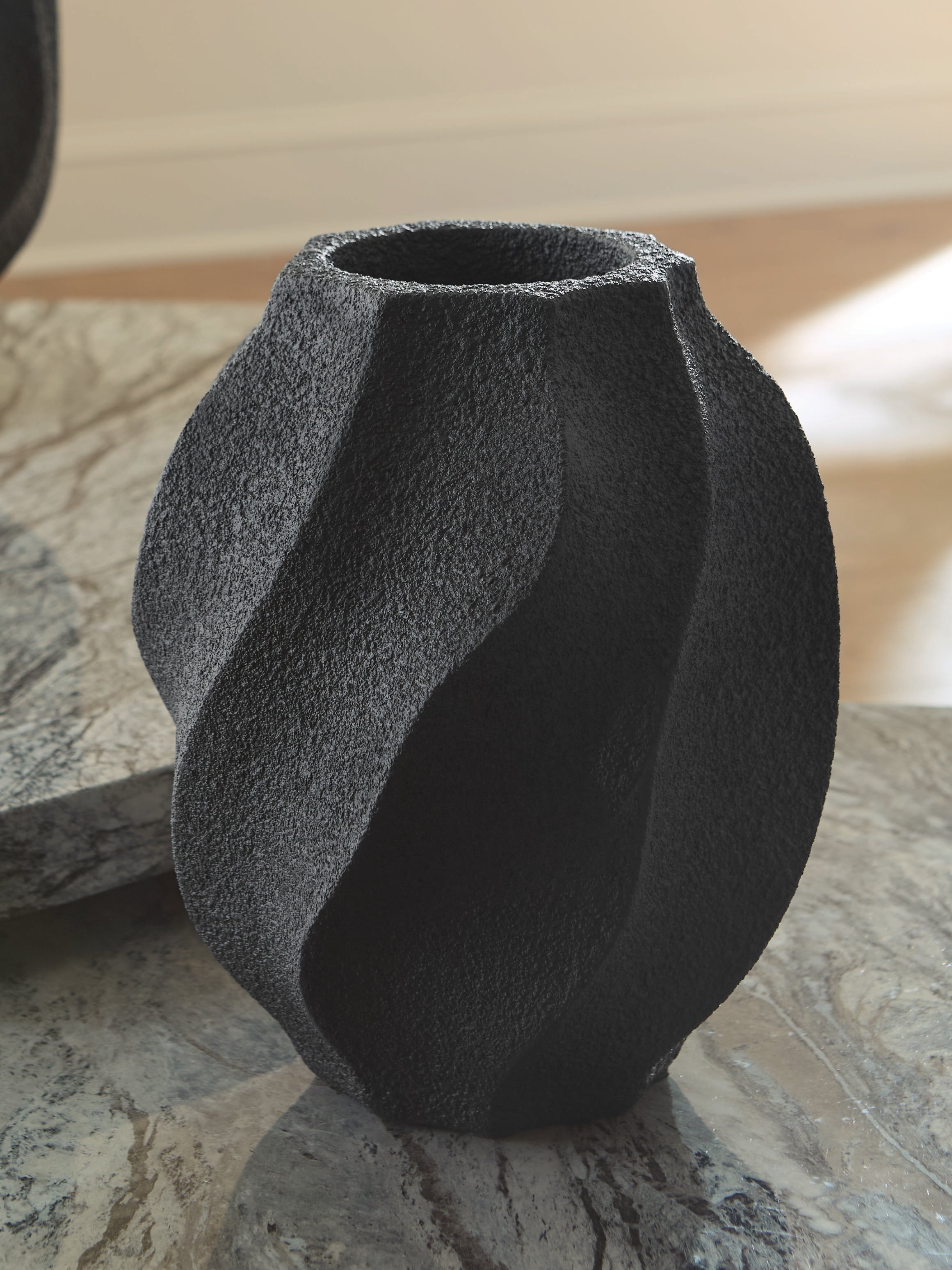 Leasing Furniture - Ashley Furniture - Judworth Vase - Vase / Black - A2000875