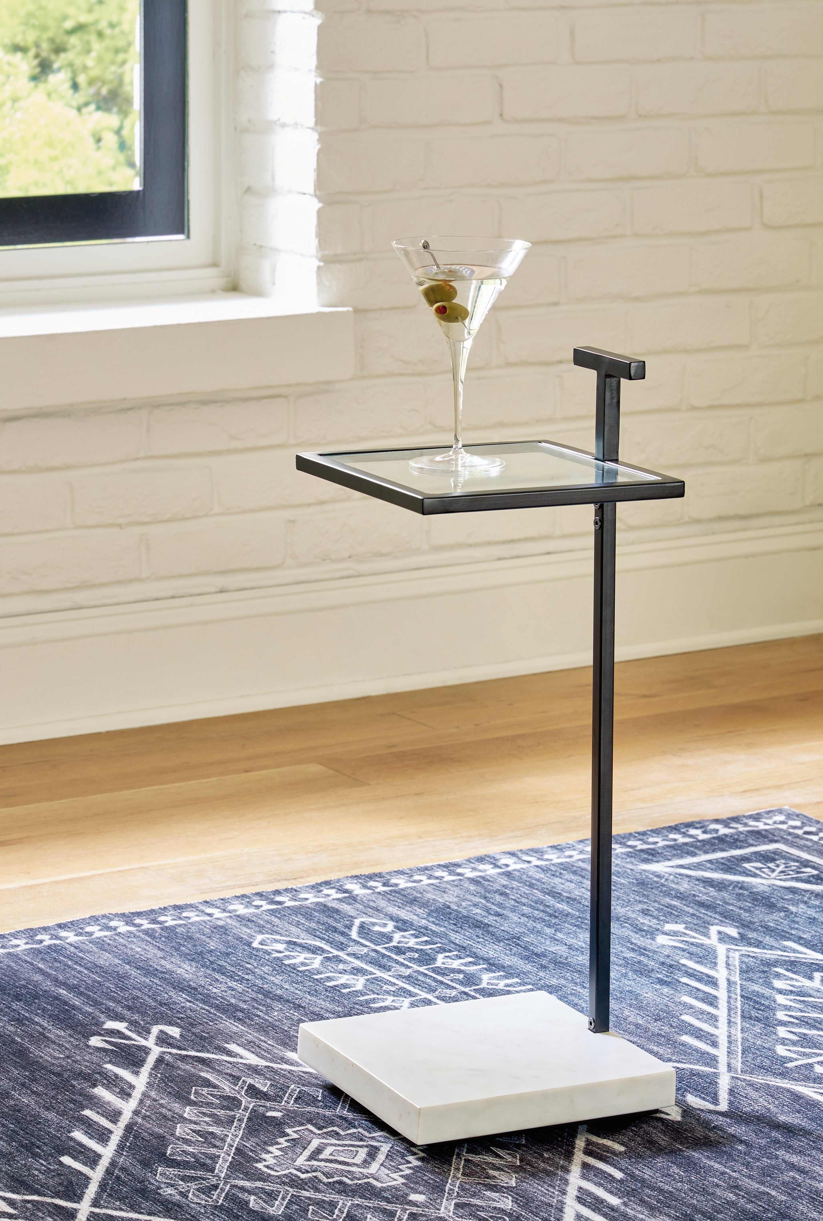 Leasing Furniture - Ashley Furniture - Mannill Accent Table - Accent Table / Black/White - A4000630