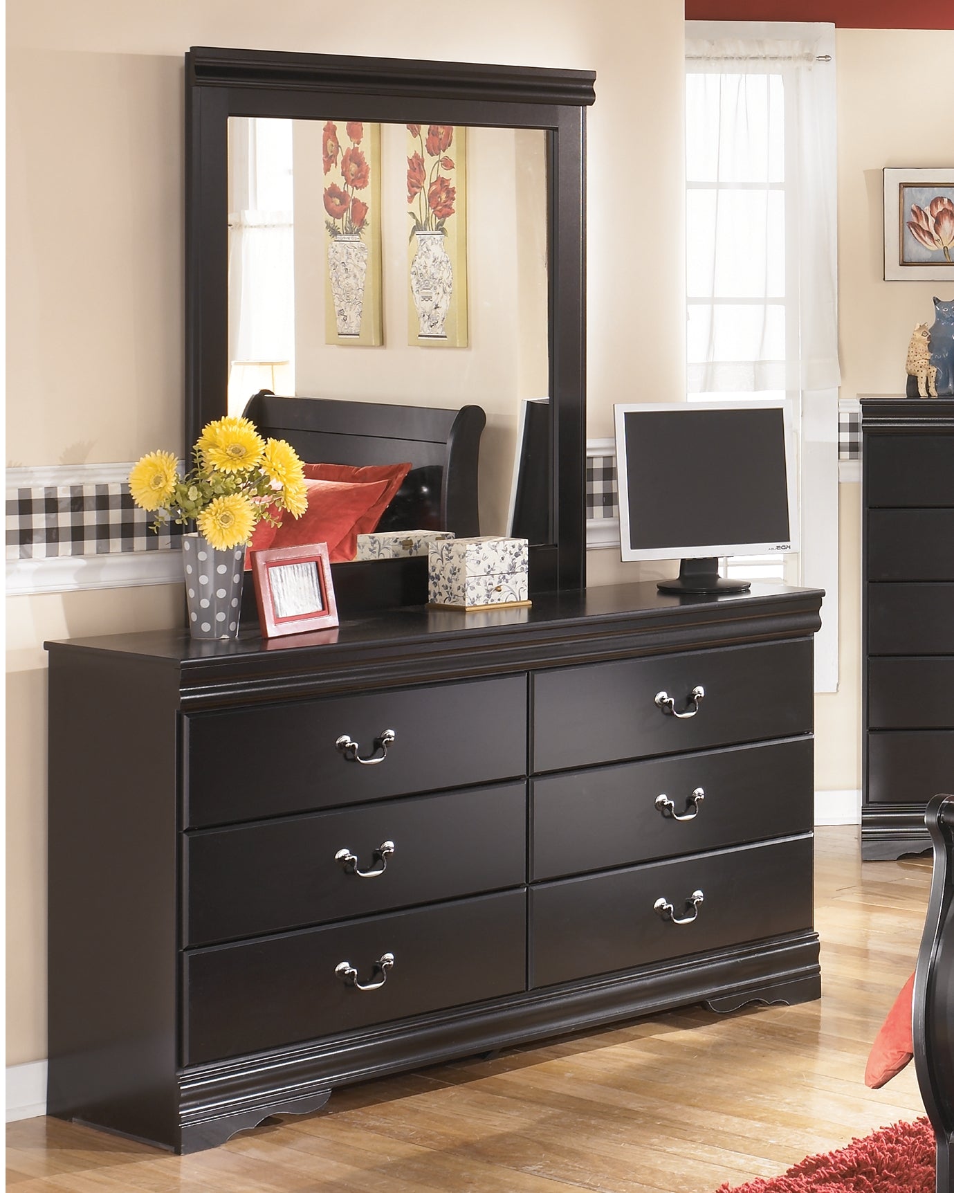 Leasing Furniture - Ashley Furniture - Huey Vineyard Bedroom - Dresser and Mirror / Black - B128B1