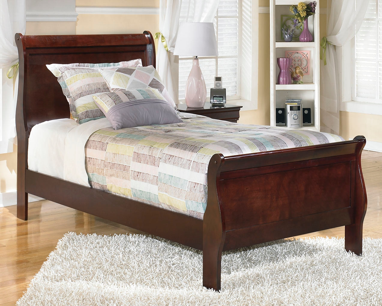 Leasing Furniture - Ashley Furniture - Alisdair Bedroom - Twin Sleigh Bed / Reddish Brown - B376B5