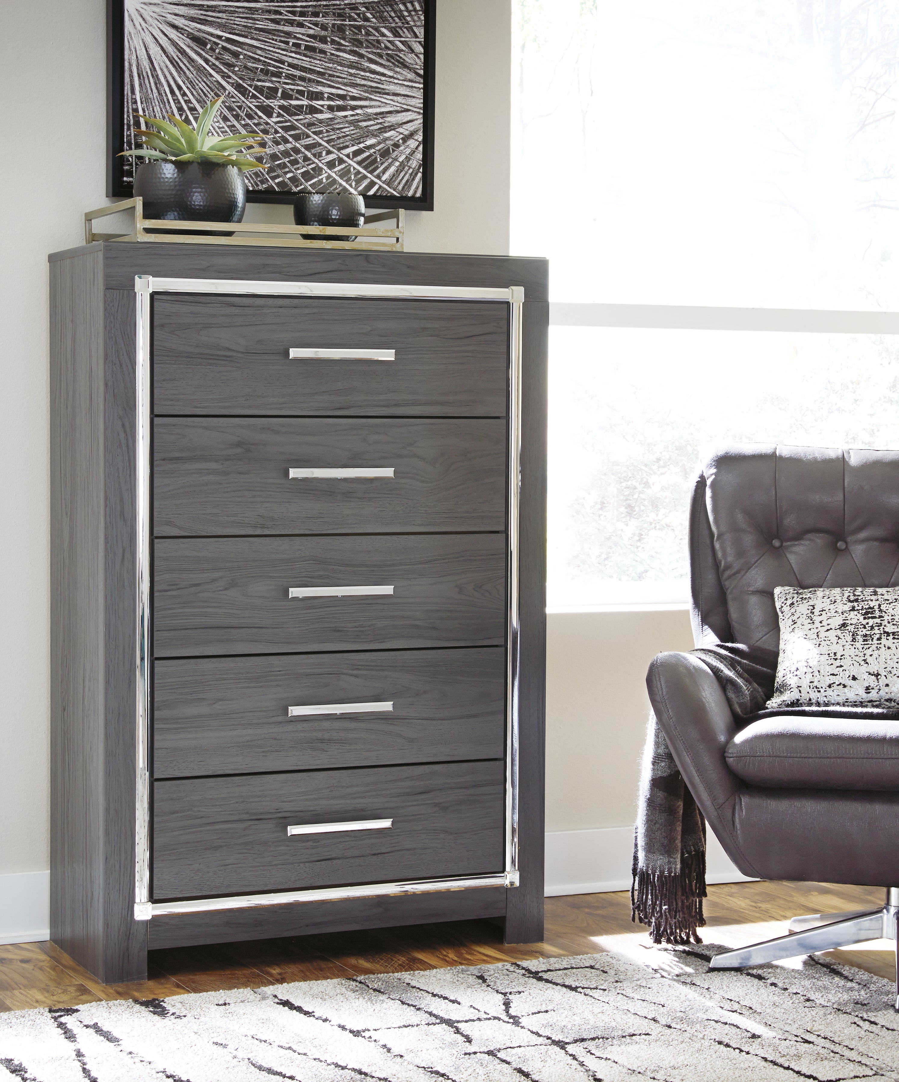 Leasing Furniture - Ashley Furniture - Lodanna Bedroom - Five Drawer Chest / Gray - B214-46