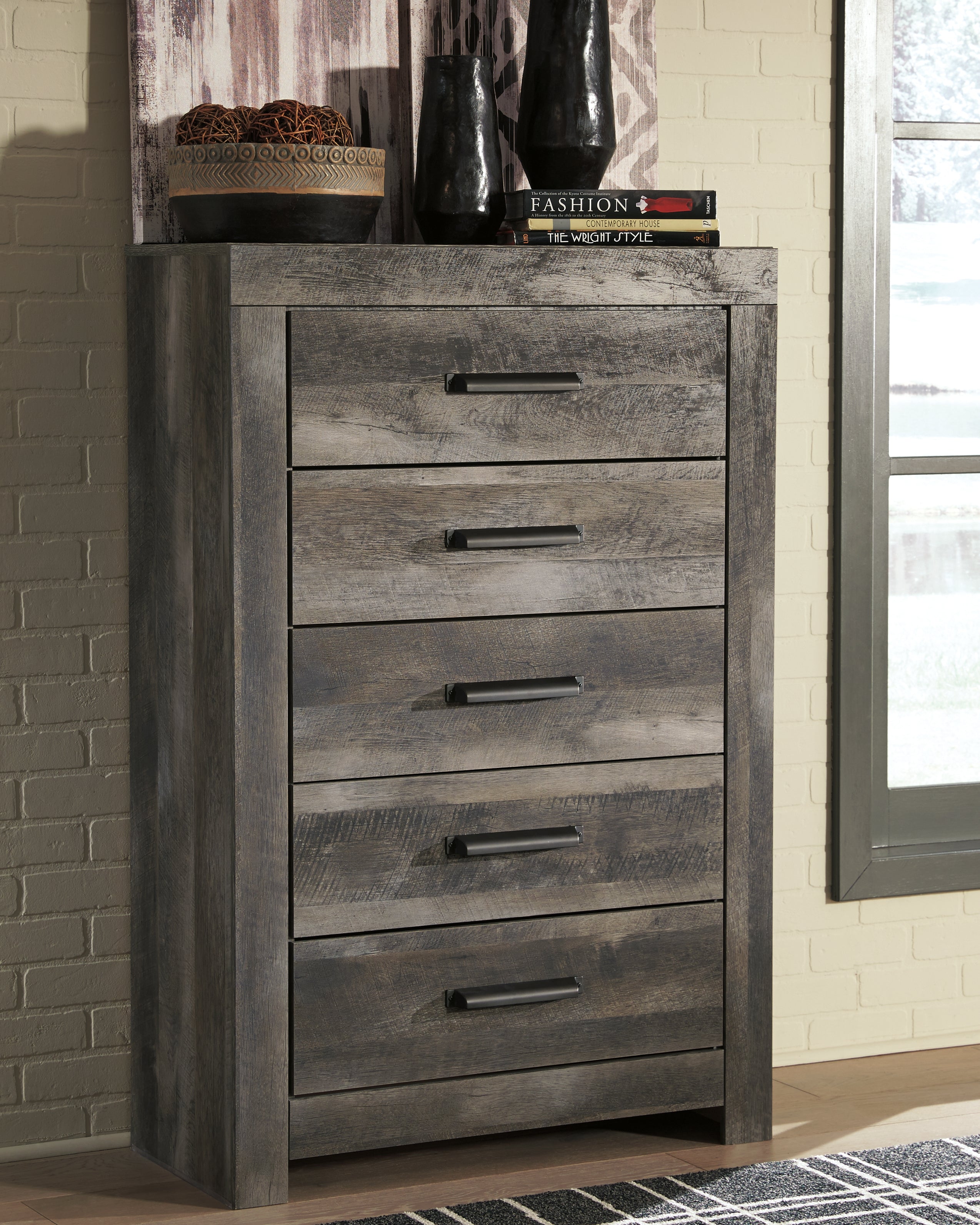 Leasing Furniture - Ashley Furniture - Wynnlow Bedroom - Five Drawer Chest / Gray - B440-46
