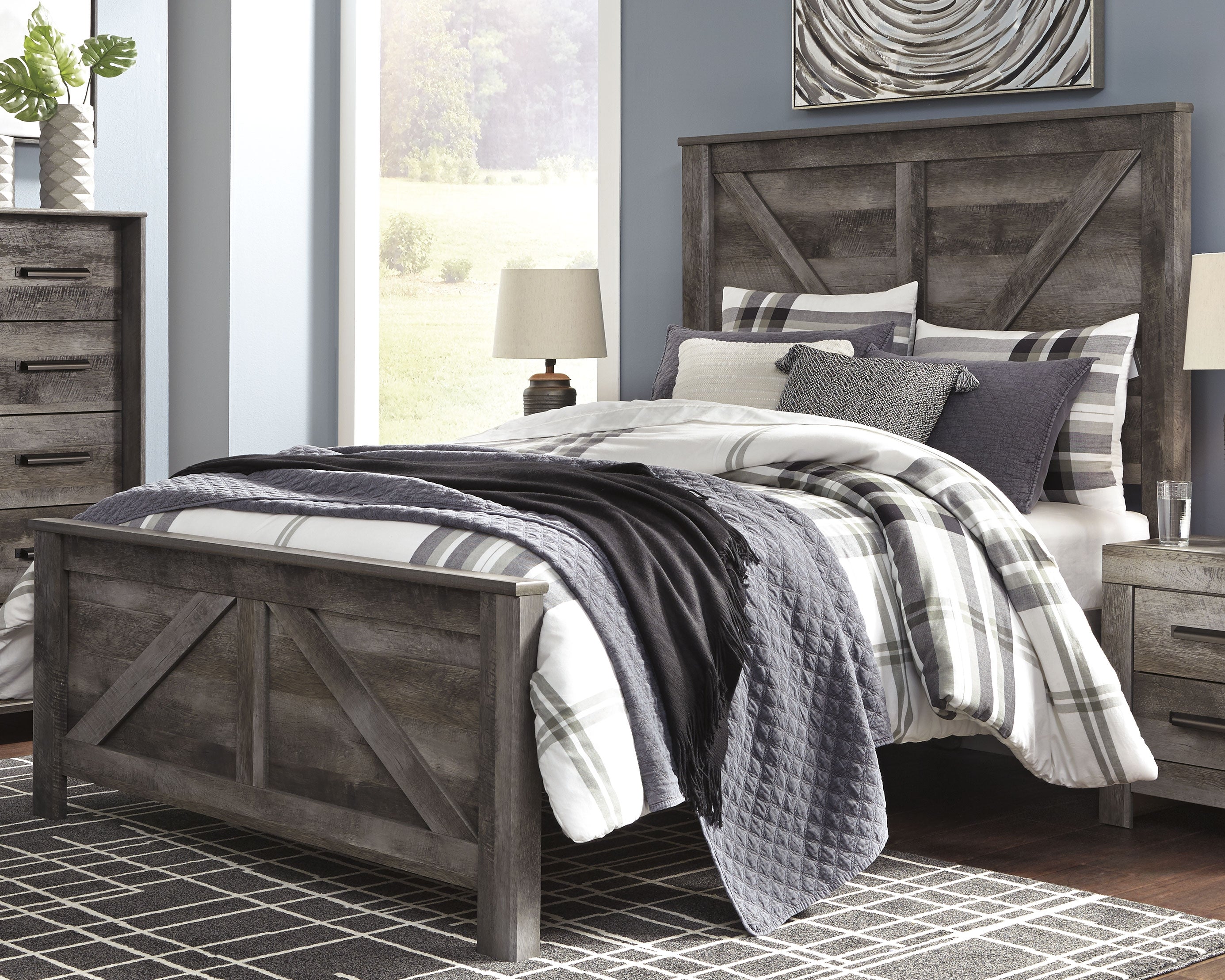 Leasing Furniture - Ashley Furniture - Wynnlow Bedroom - Queen Crossbuck Panel Bed / Gray - B440B9