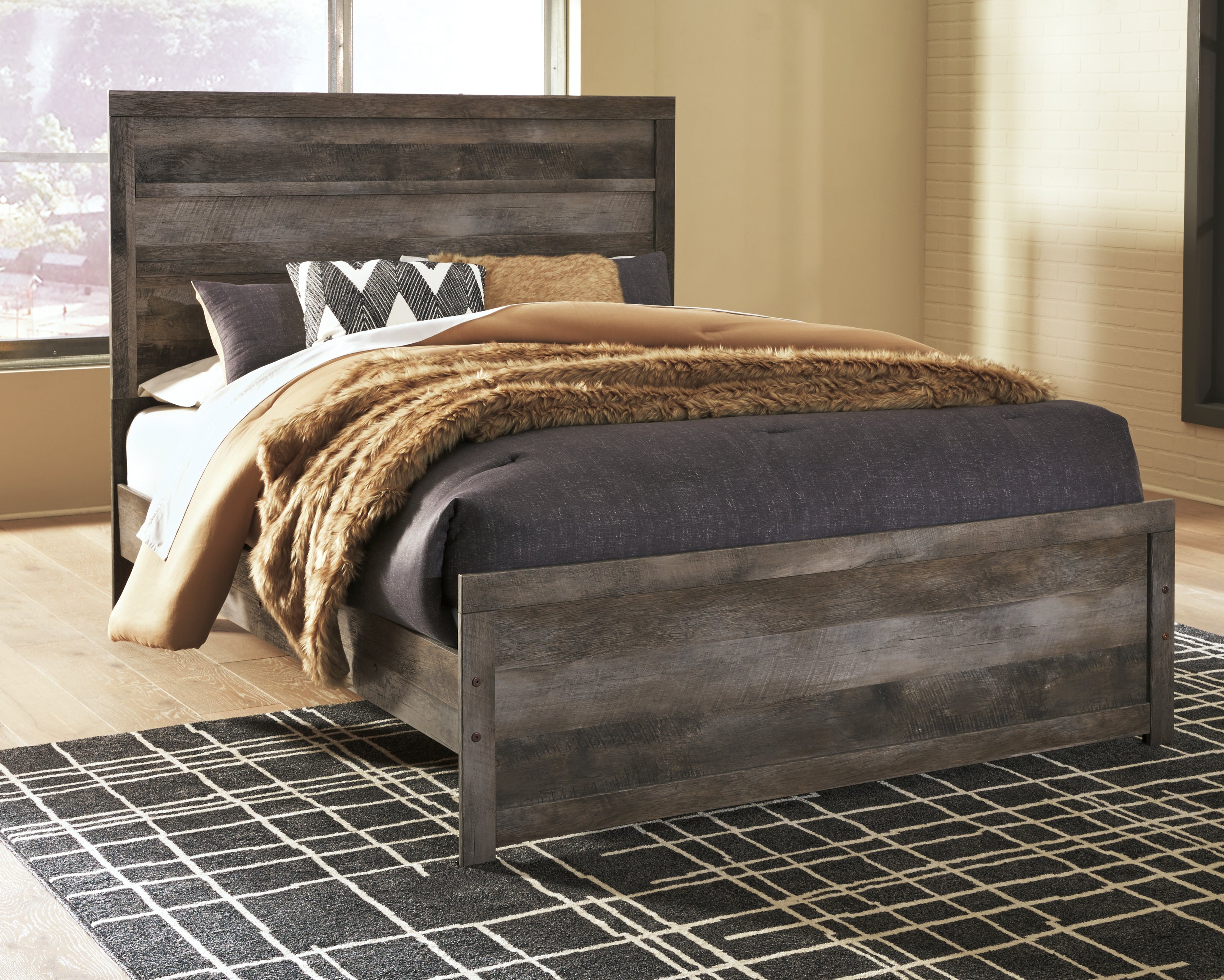 Leasing Furniture - Ashley Furniture - Wynnlow Bedroom - Queen Panel Bed / Gray - B440B2