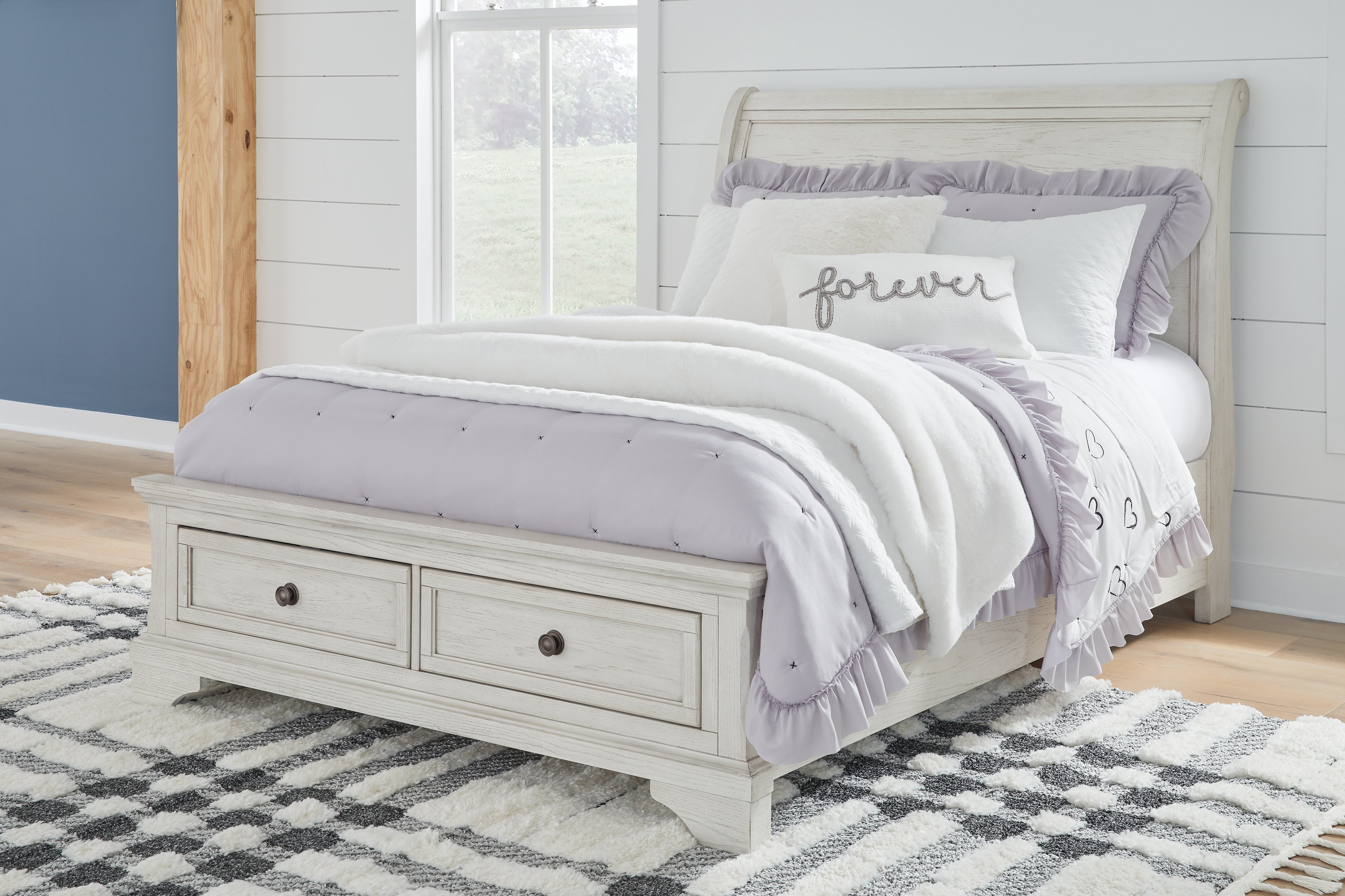 Leasing Furniture - Ashley Furniture - Robbinsdale Bedroom - Full Sleigh Storage Bed / Antique White - B742B13