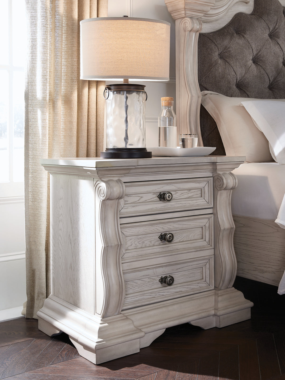 Leasing Furniture - Ashley Furniture - Bruchandi Bedroom - Dresser and Mirror / Antique White - PCB948B1