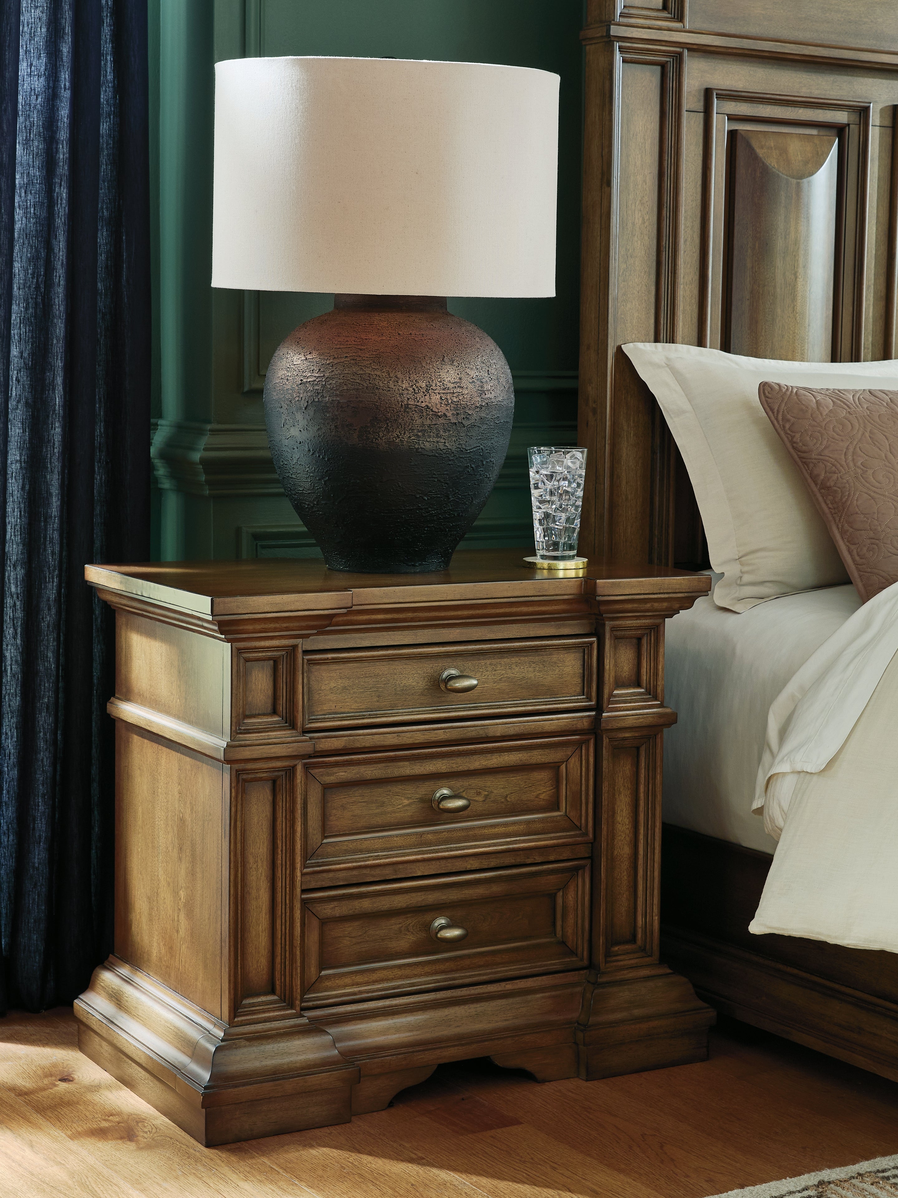 Leasing Furniture - Ashley Furniture - Frantanna Bedroom - Three Drawer Night Stand / Brown - PCB949-93