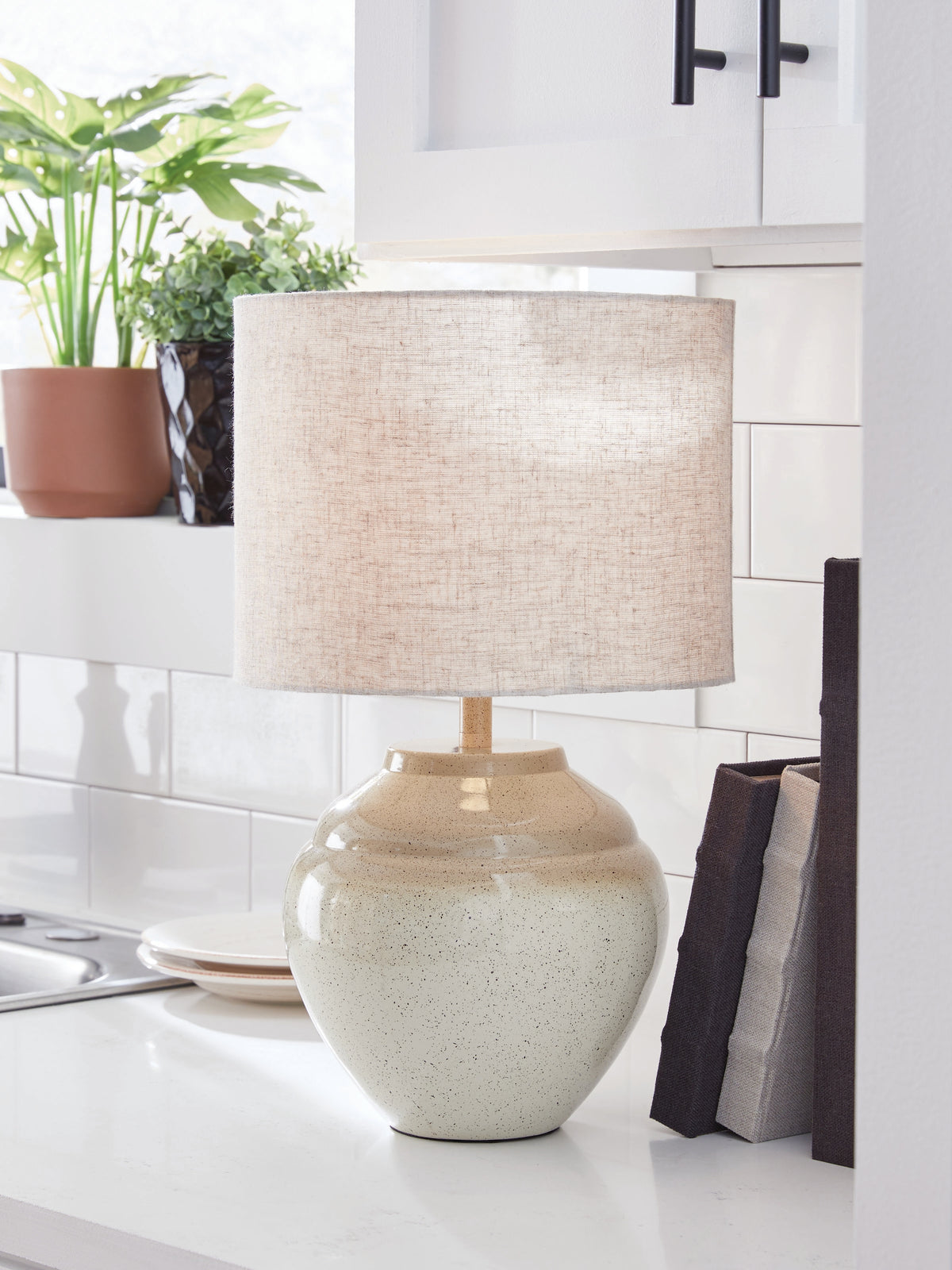 Leasing Furniture - Ashley Furniture - Waldish Lighting - Metal Table Lamp (1/CN) / Cream/Beige - L200204