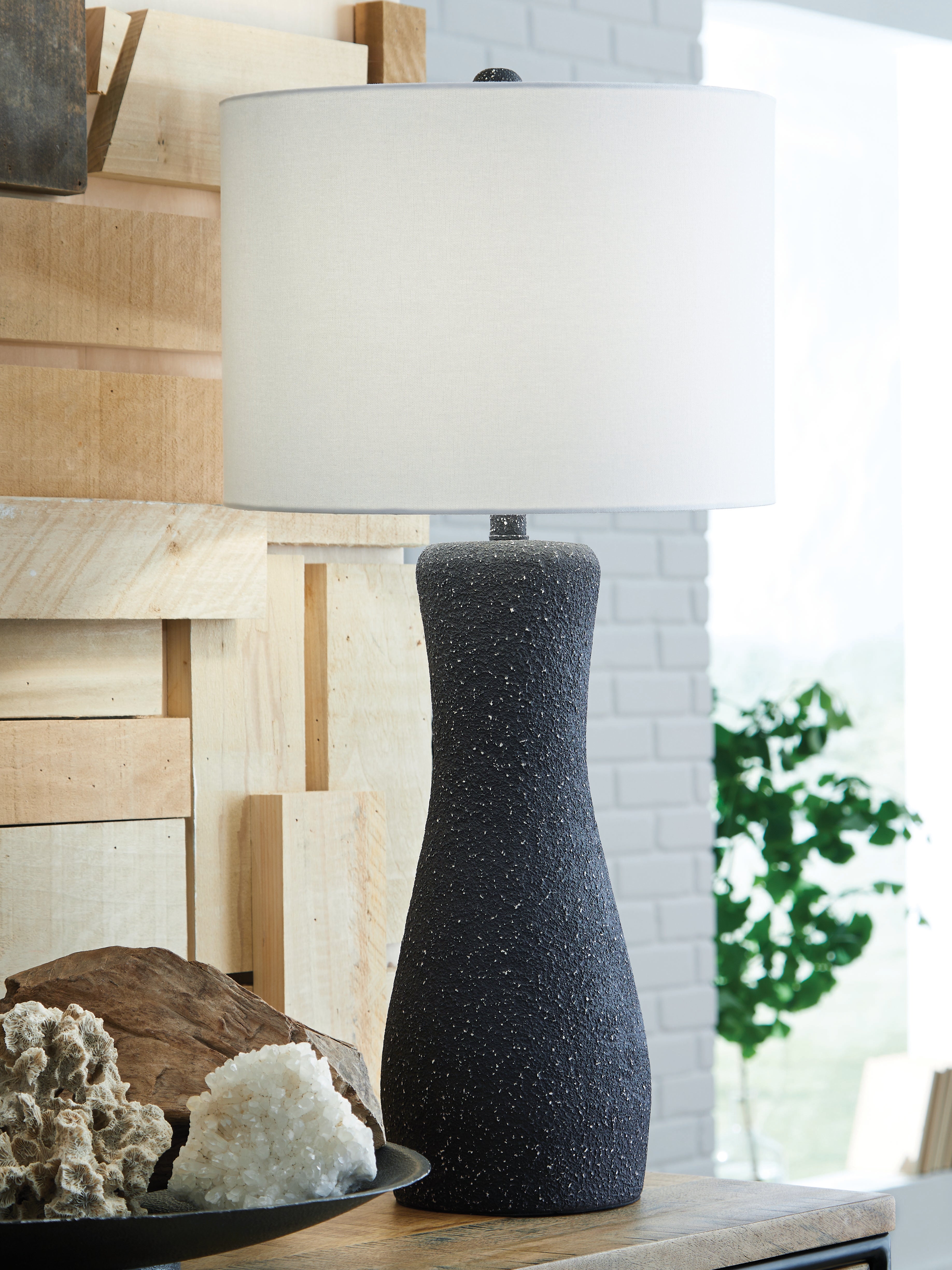 Leasing Furniture - Ashley Furniture - Maykins Lighting - Metal Table Lamp (1/CN) / Black - L207634