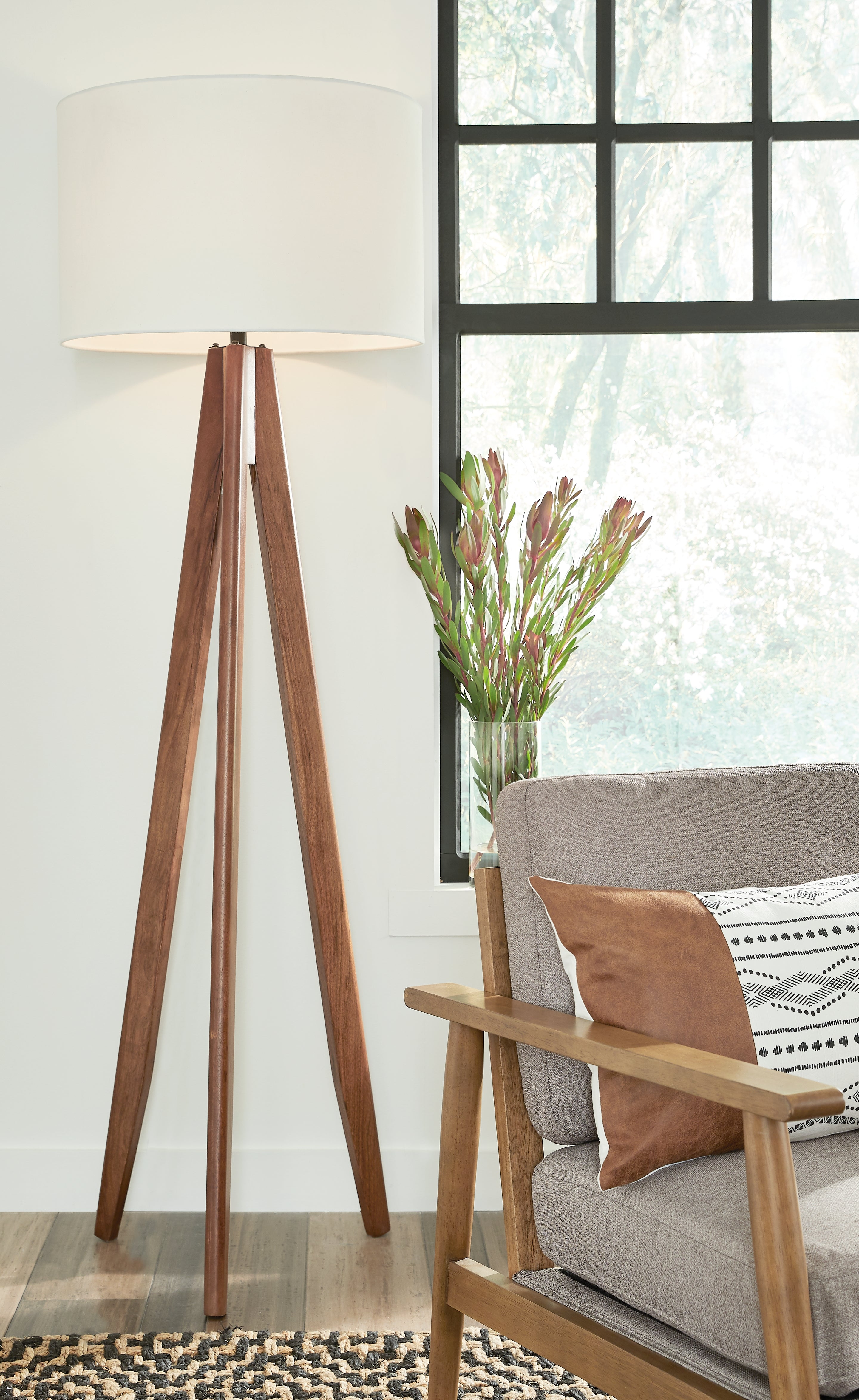 Leasing Furniture - Ashley Furniture - Dallson Lighting - Wood Floor Lamp (1/CN) / Brown - L329011