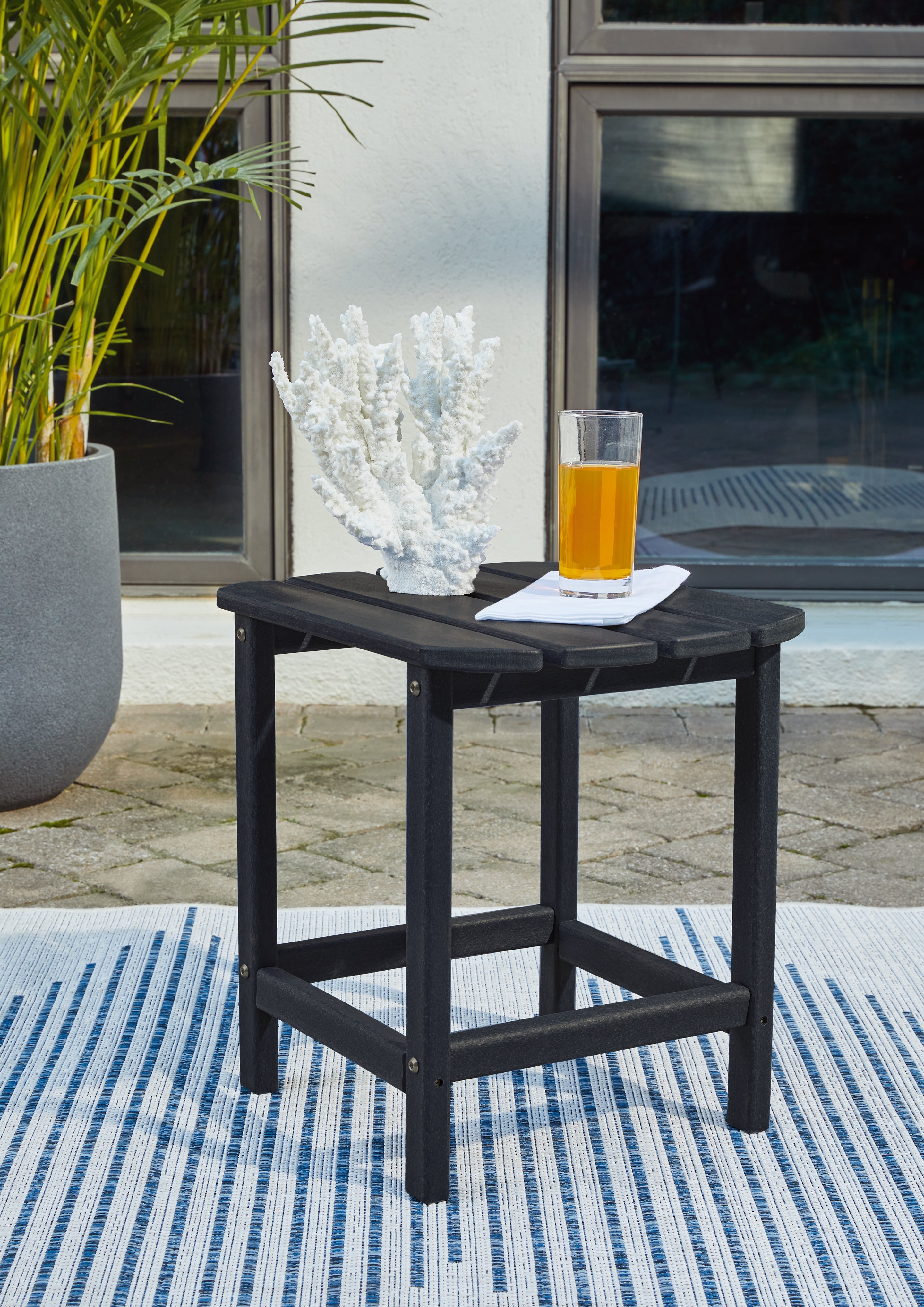 Leasing Furniture - Ashley Furniture - Sundown Treasure Outdoor - End Table / Black - P008-703