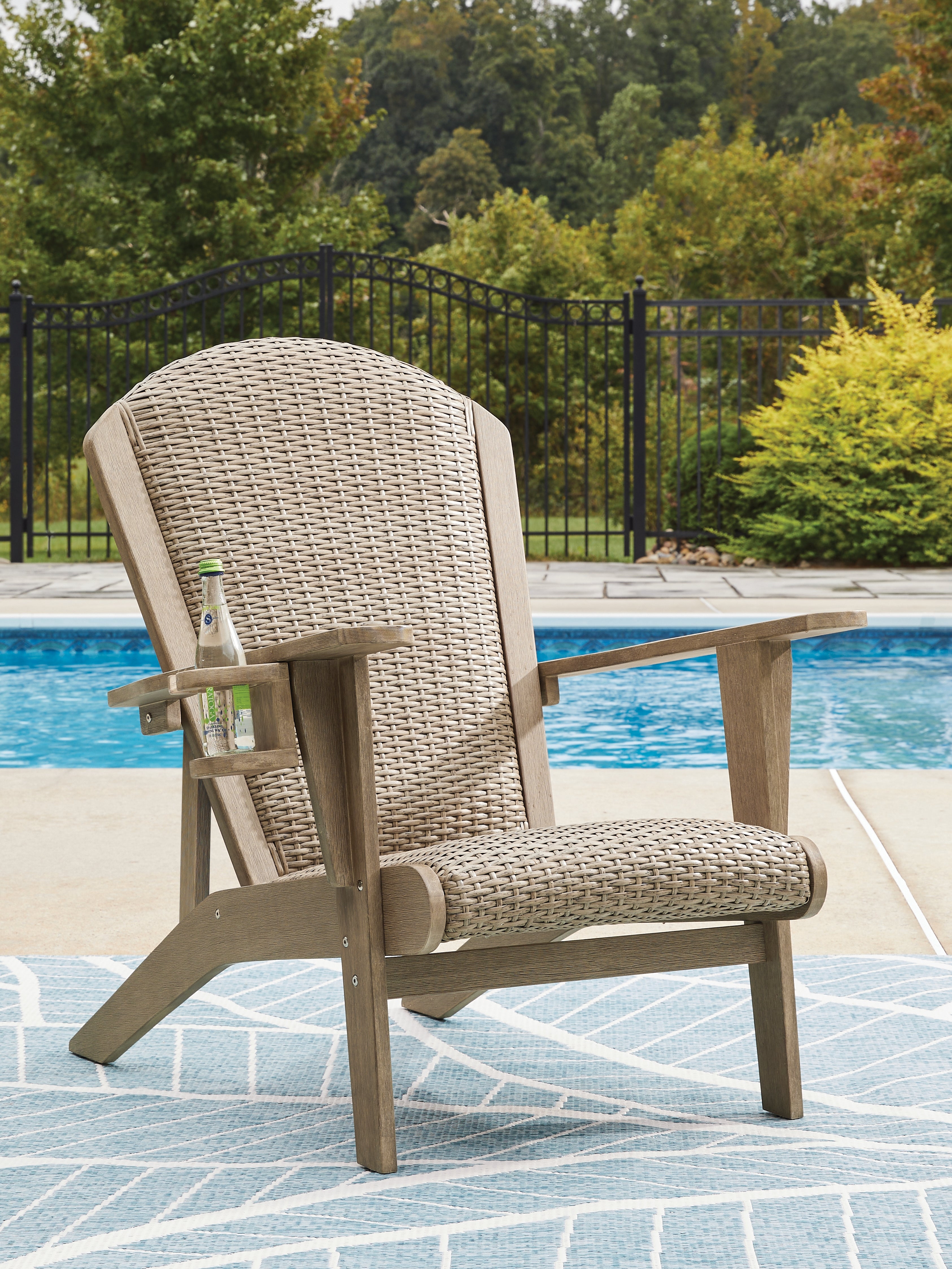 Leasing Furniture - Ashley Furniture - Marina Sun Outdoor - Round End Table / Beige - PCP204-706