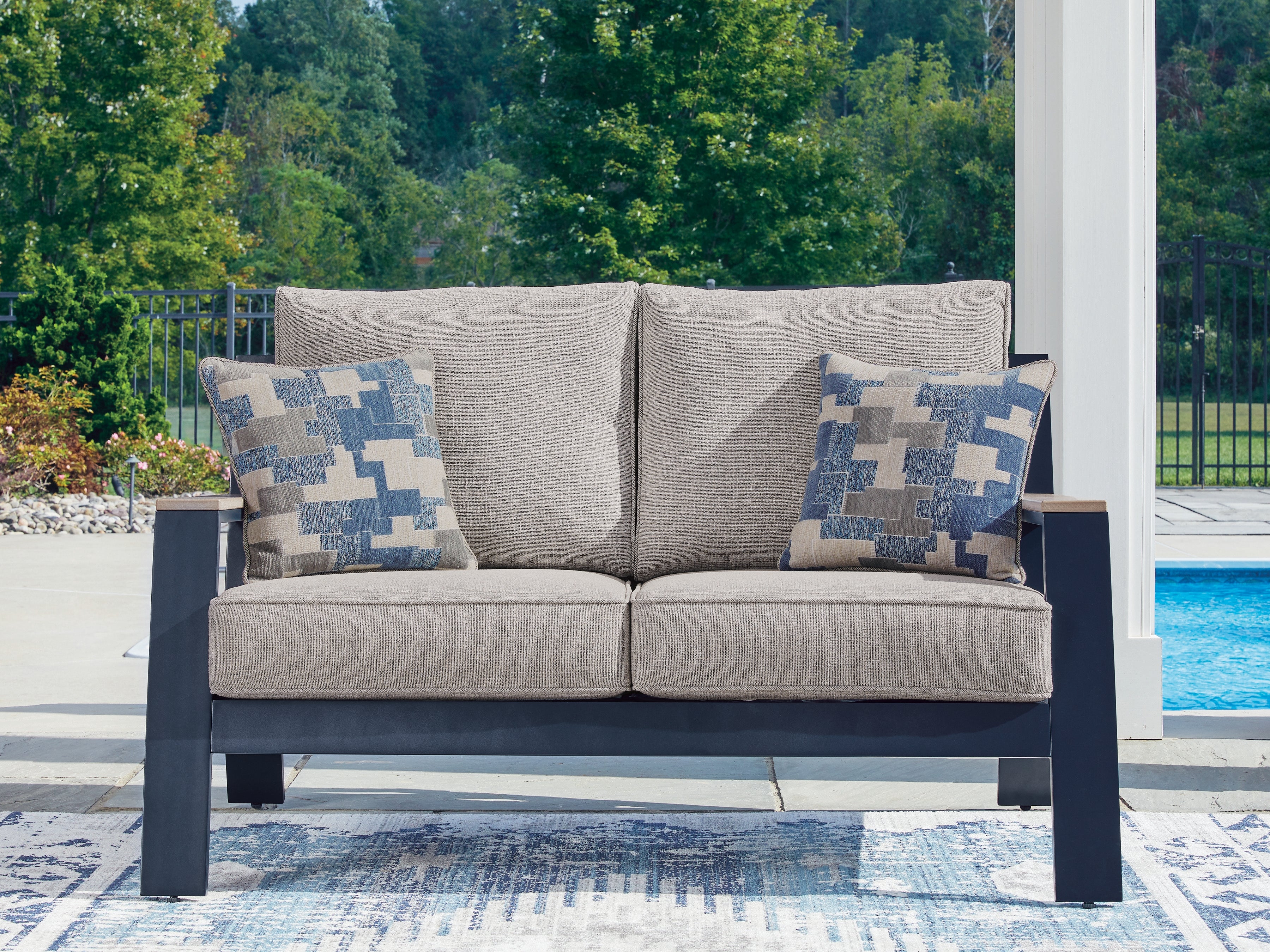 Leasing Furniture - Ashley Furniture - East Beach Outdoor - Loveseat w/Cushion / Navy Blue/Driftwood - PCP587-835