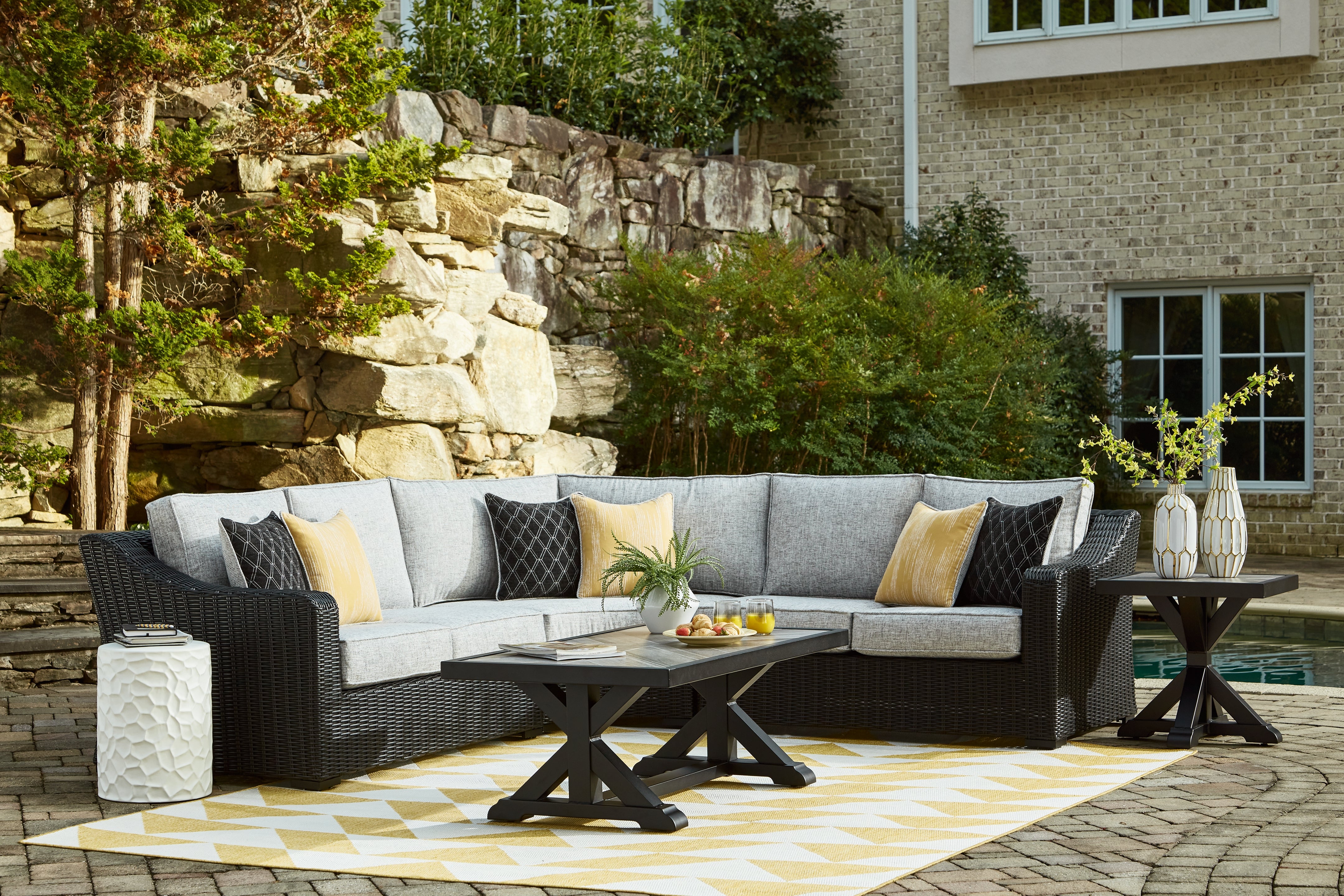 Leasing Furniture - Ashley Furniture - Beachcroft Outdoor - 3-Piece Outdoor Sectional / Black/Light Gray - P792P1