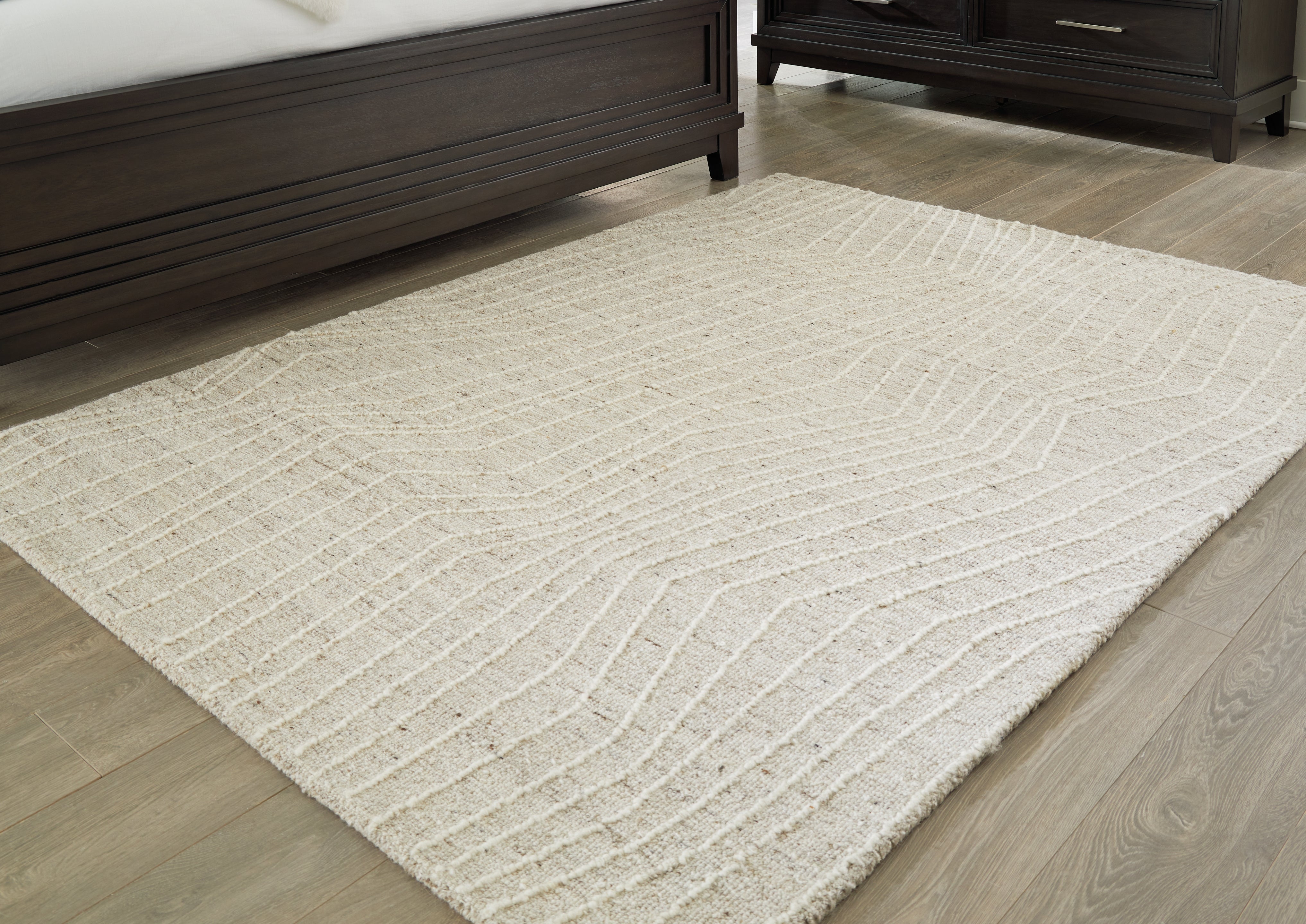 Leasing Furniture - Ashley Furniture - Varahill Rug - 8' x 10' Rug / Gray/Ivory - R406931