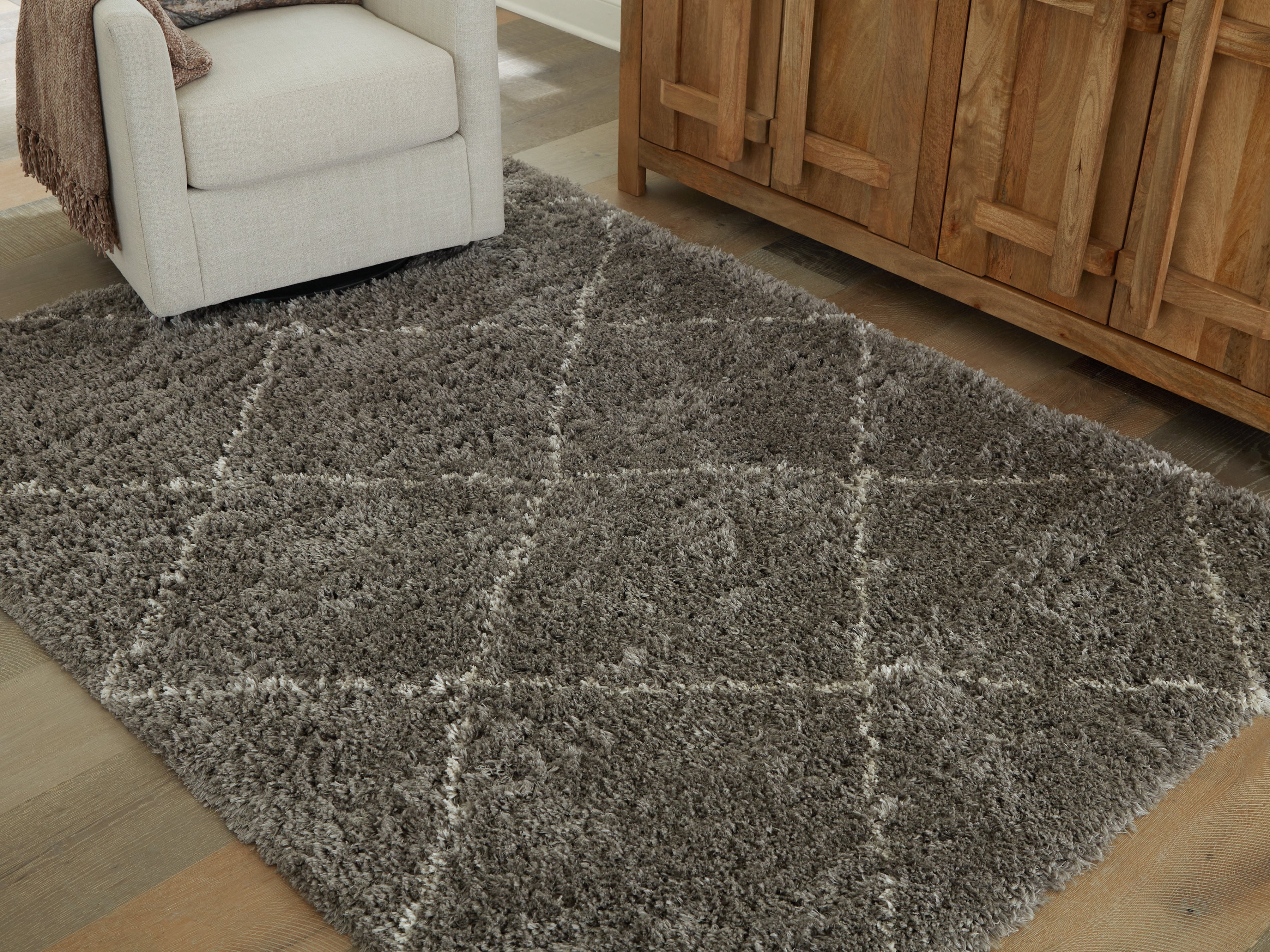 Leasing Furniture - Ashley Furniture - Wrenlow Rug - 5' x 7' Rug / Gray/Cream - R407222