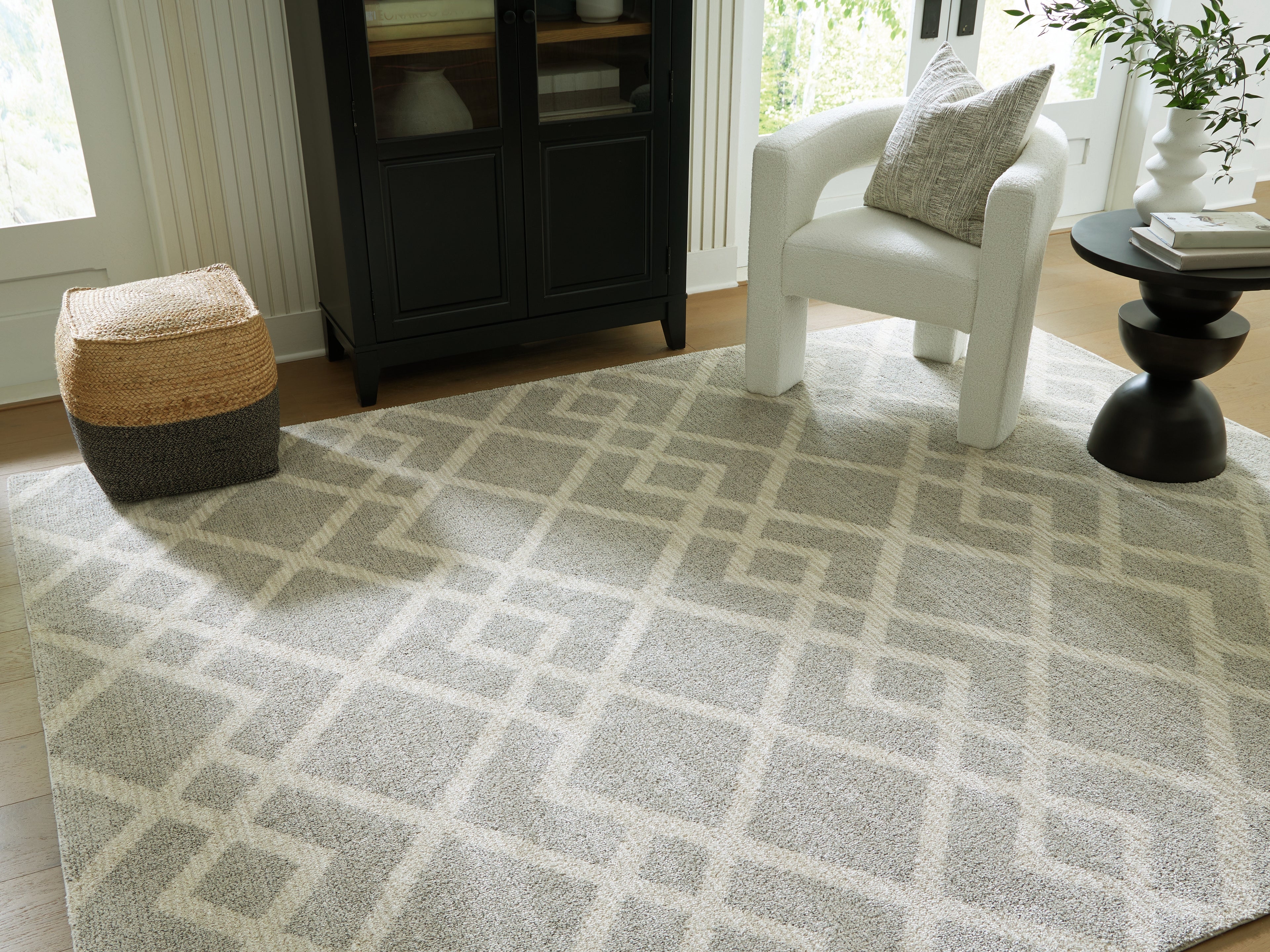 Leasing Furniture - Ashley Furniture - Unawick Rug - Large Rug / Gray/Ivory - R407331