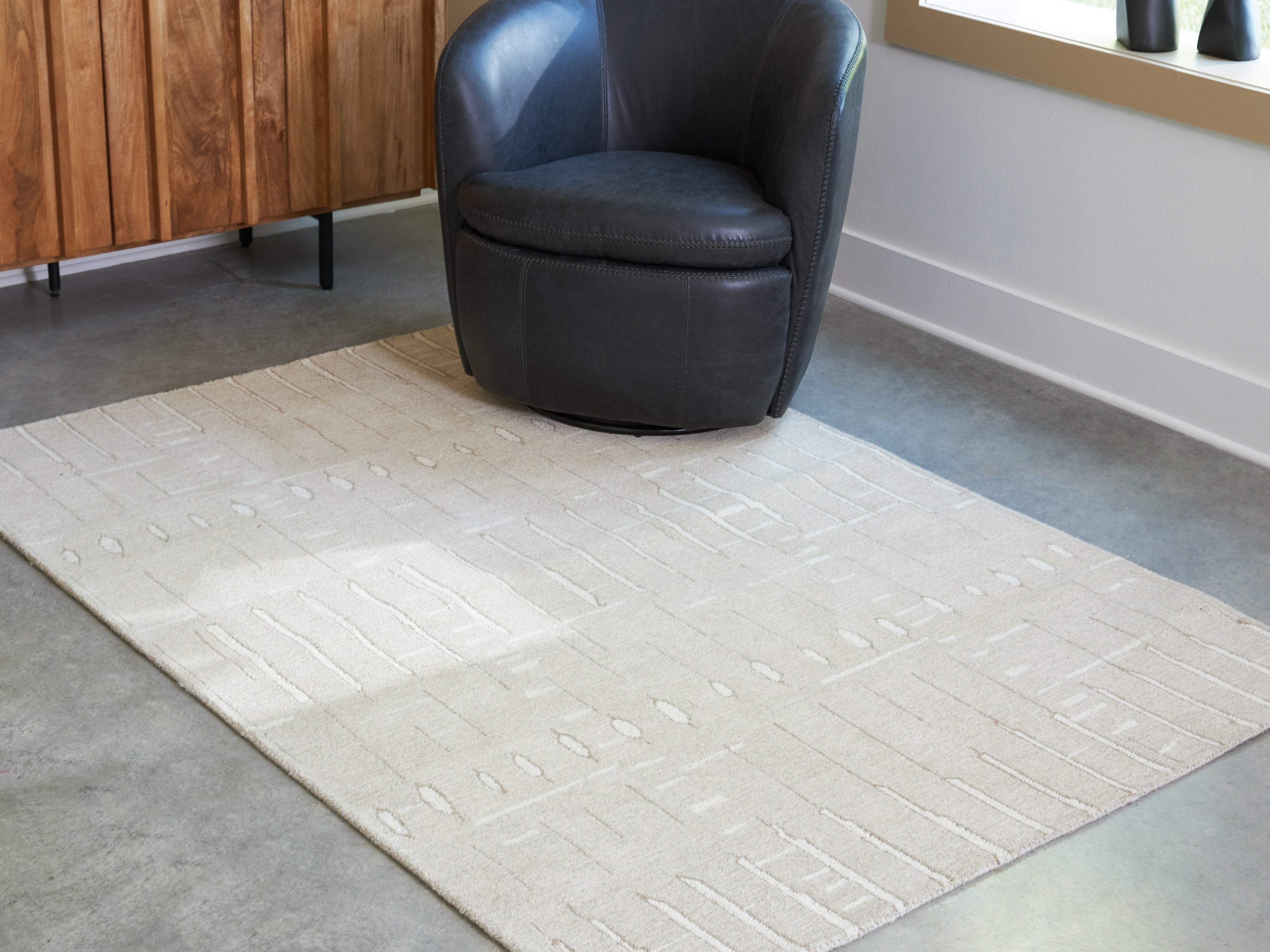 Leasing Furniture - Ashley Furniture - Wolbert Rug - 5' x 7' Area Rug / Tan/Ivory - R407662