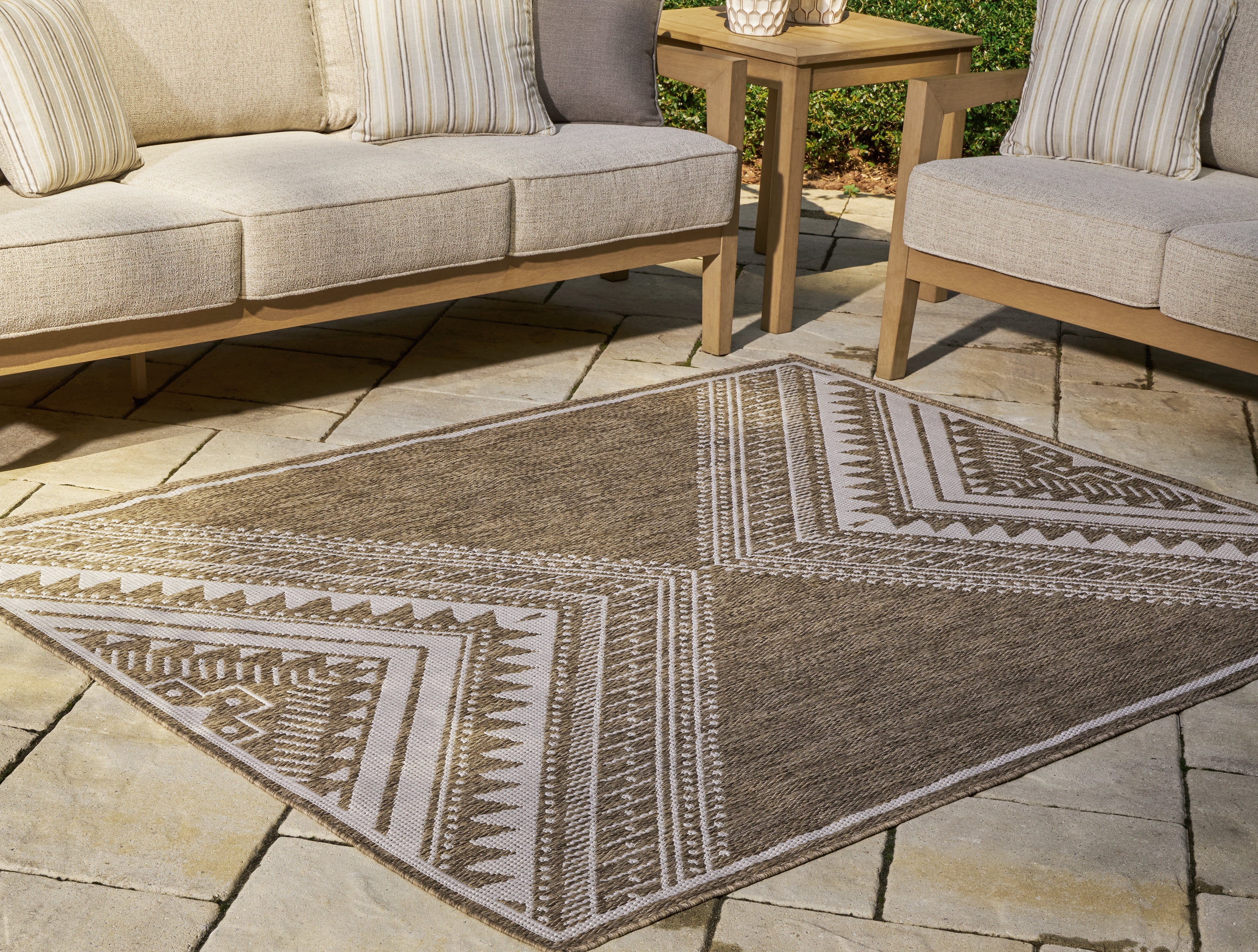 Leasing Furniture - Ashley Furniture - Dunsler Rug - 8' x 10' Rug / Brown/Cream - R900011
