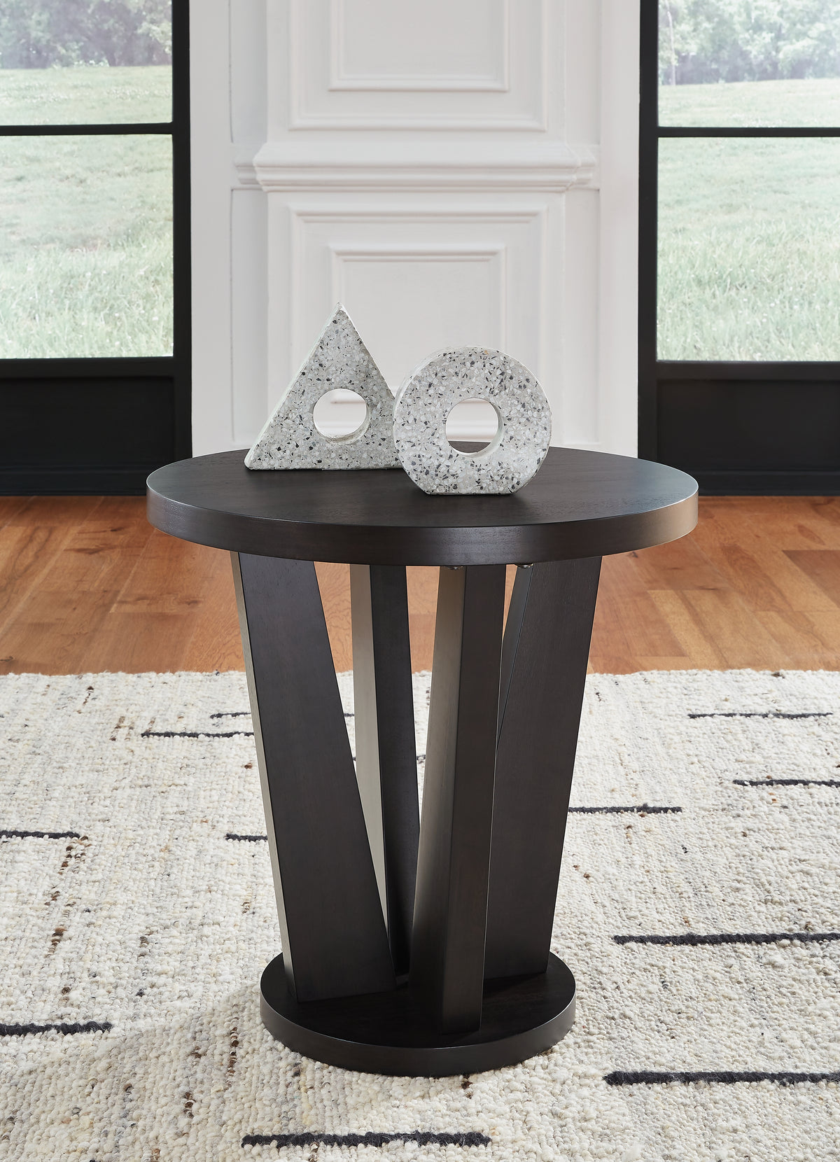 Leasing Furniture - Ashley Furniture - Chasinfield End Table - Round End Table / Dark Brown - T458-6
