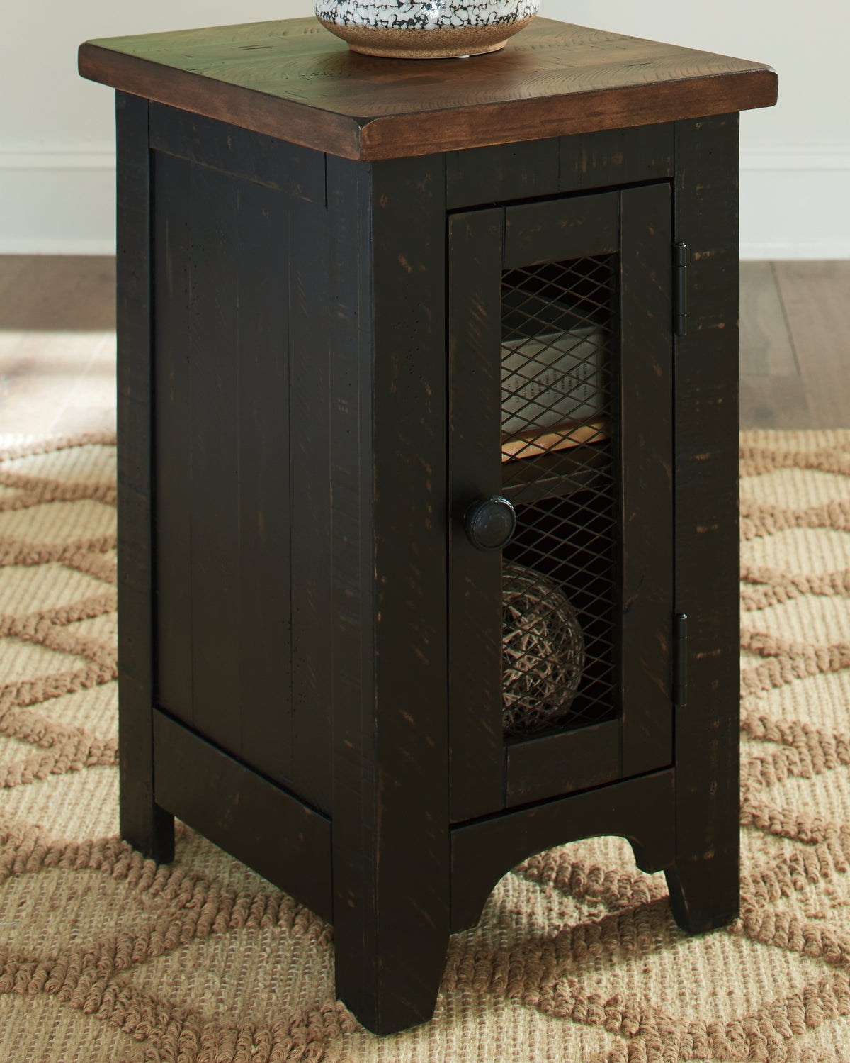 Leasing Furniture - Ashley Furniture - Valebeck Chairside End Table - Chair Side End Table / Black/Brown - T468-7
