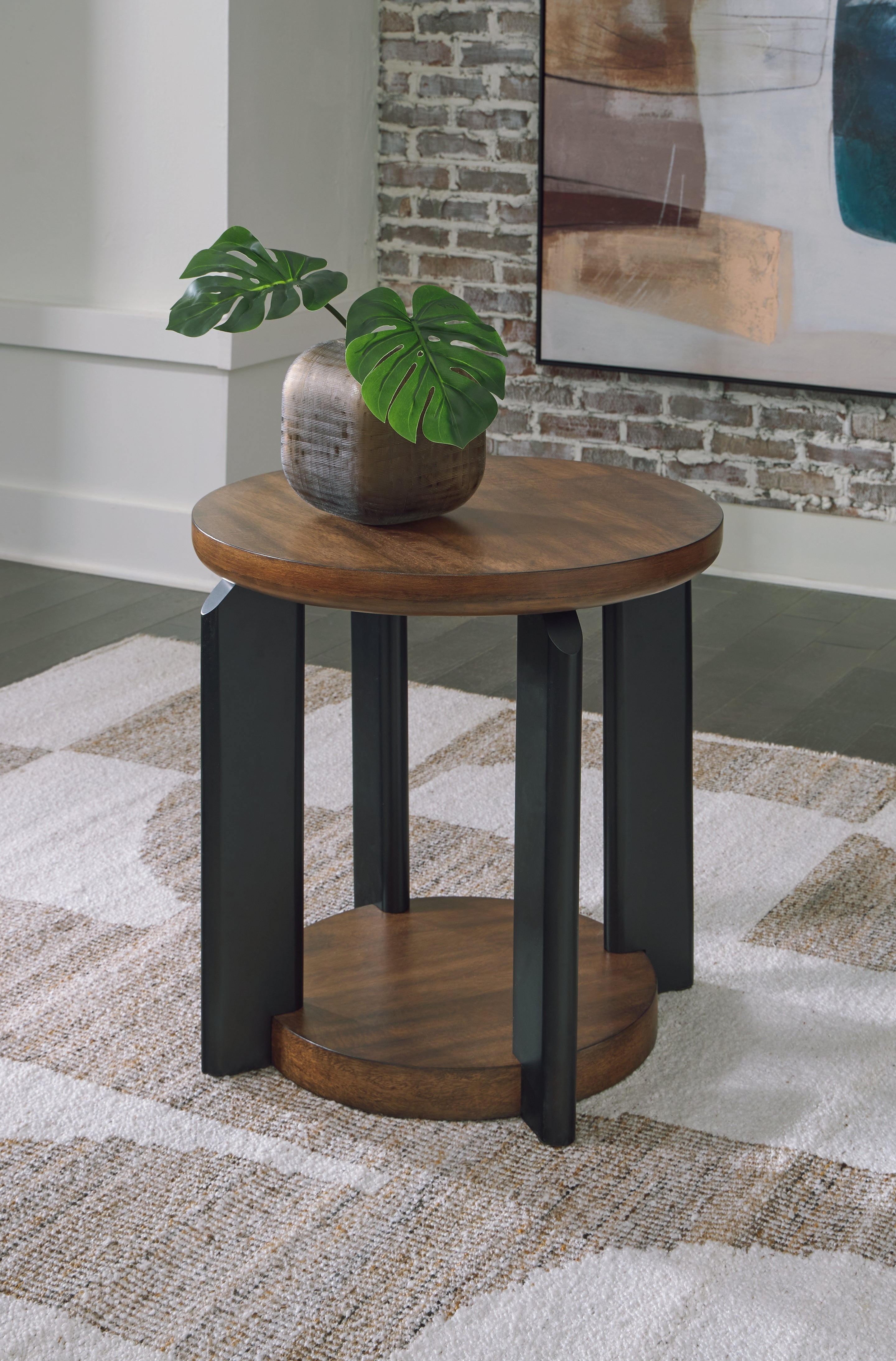 Leasing Furniture - Ashley Furniture - Kraeburn End Table - Round End Table / Brown/Black - T624-6