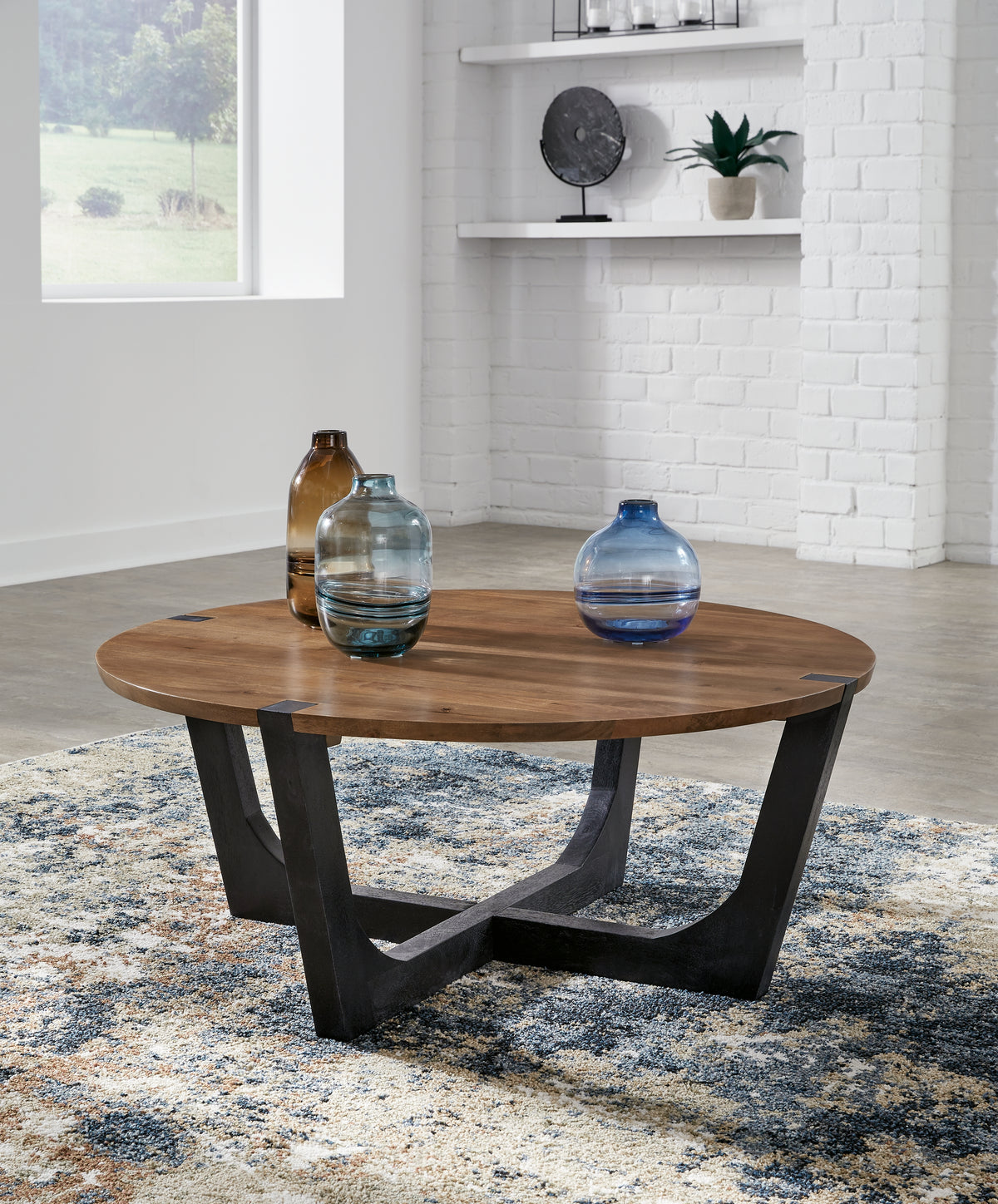 Leasing Furniture - Ashley Furniture - Hanneforth Coffee Table - Round Cocktail Table / Brown/Black - T726-8
